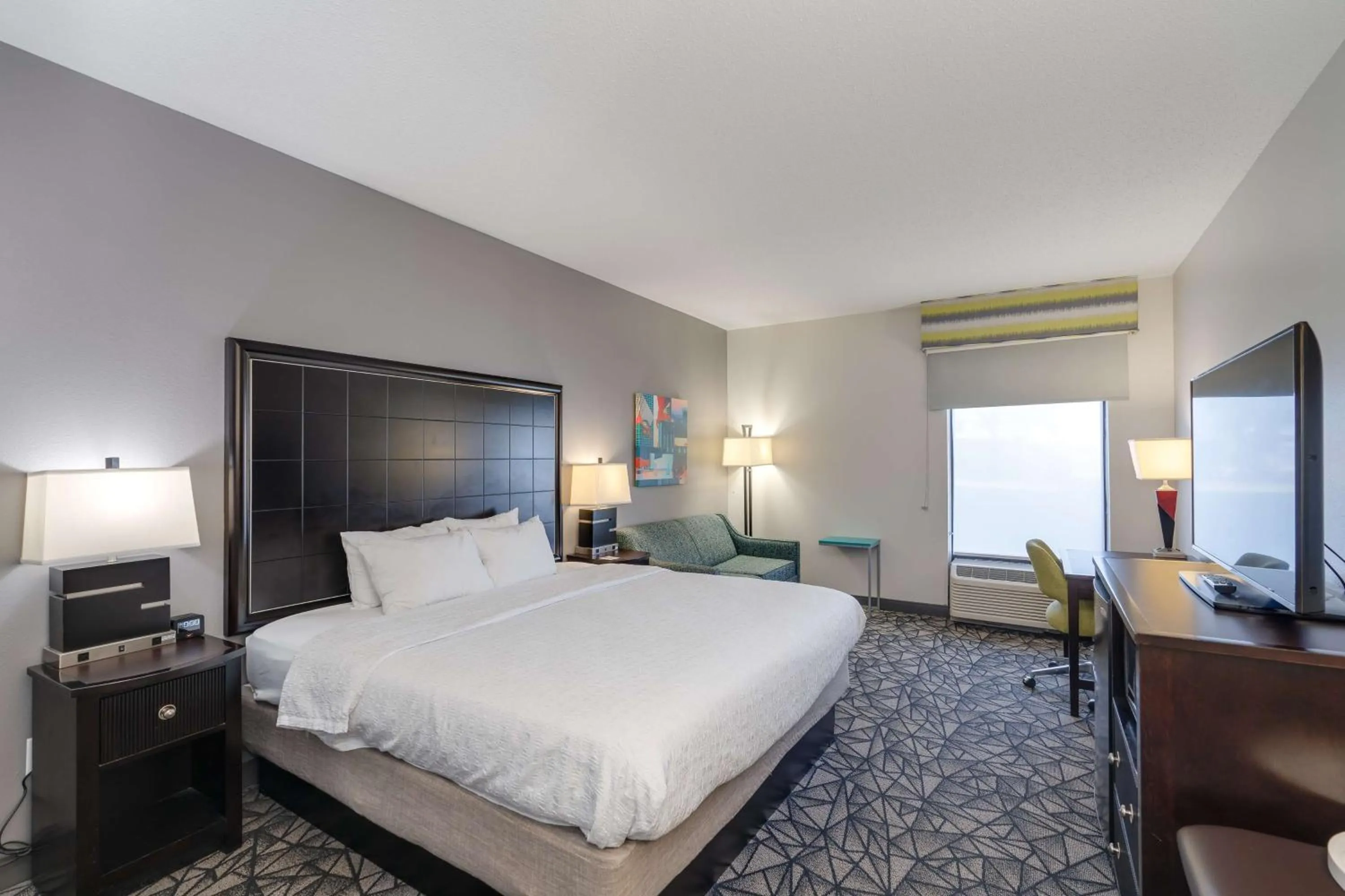 Bed in Hampton Inn Bloomington West