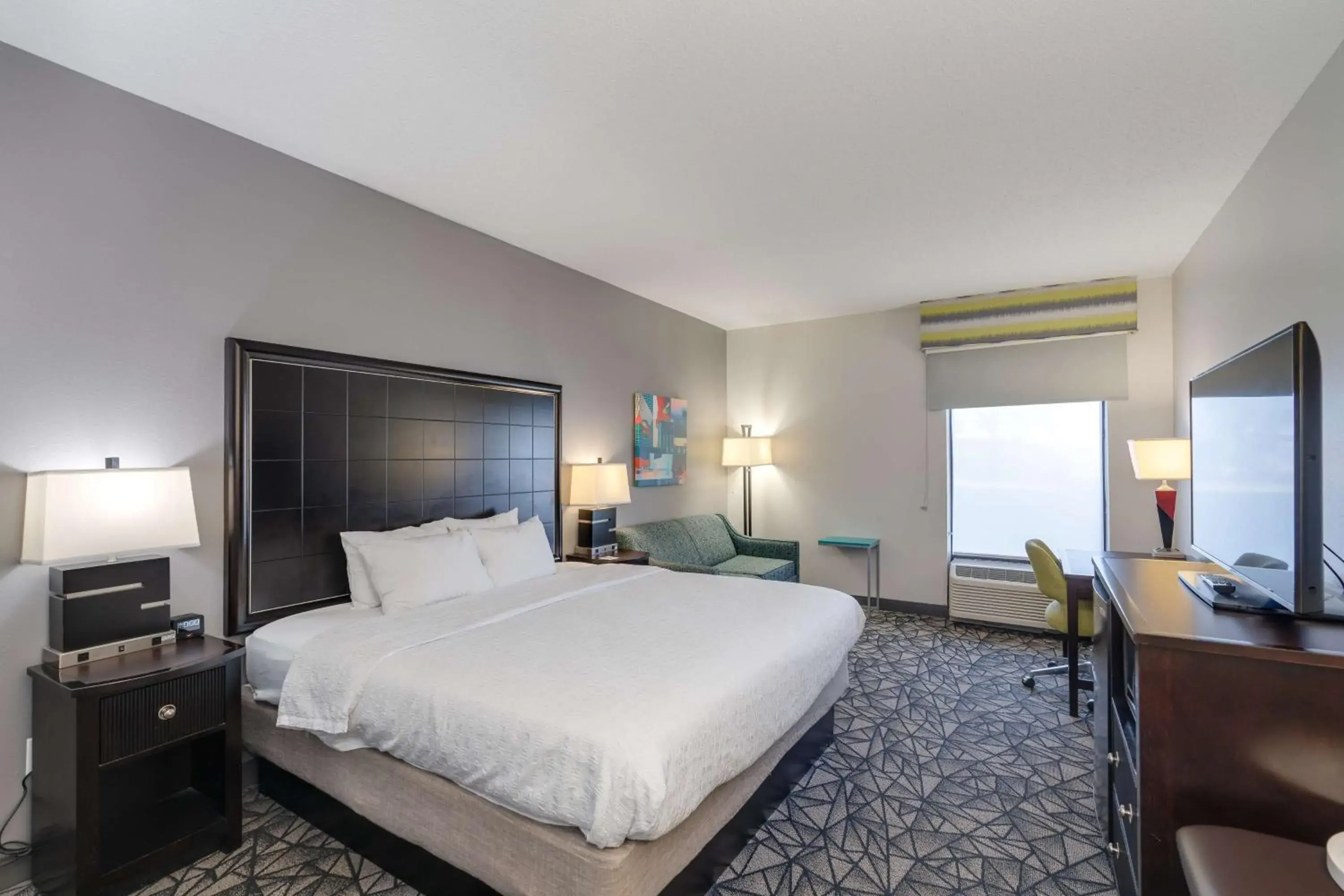 Bed in Hampton Inn Bloomington West Bed in Hampton Inn Bloomington West