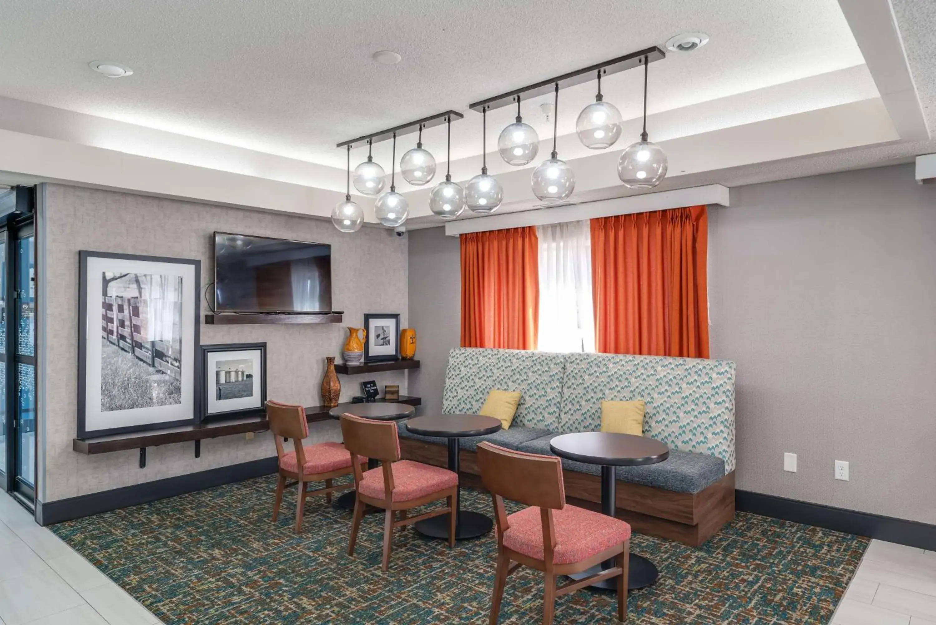 Lobby or reception in Hampton Inn Bloomington West Lobby or reception in Hampton Inn Bloomington West