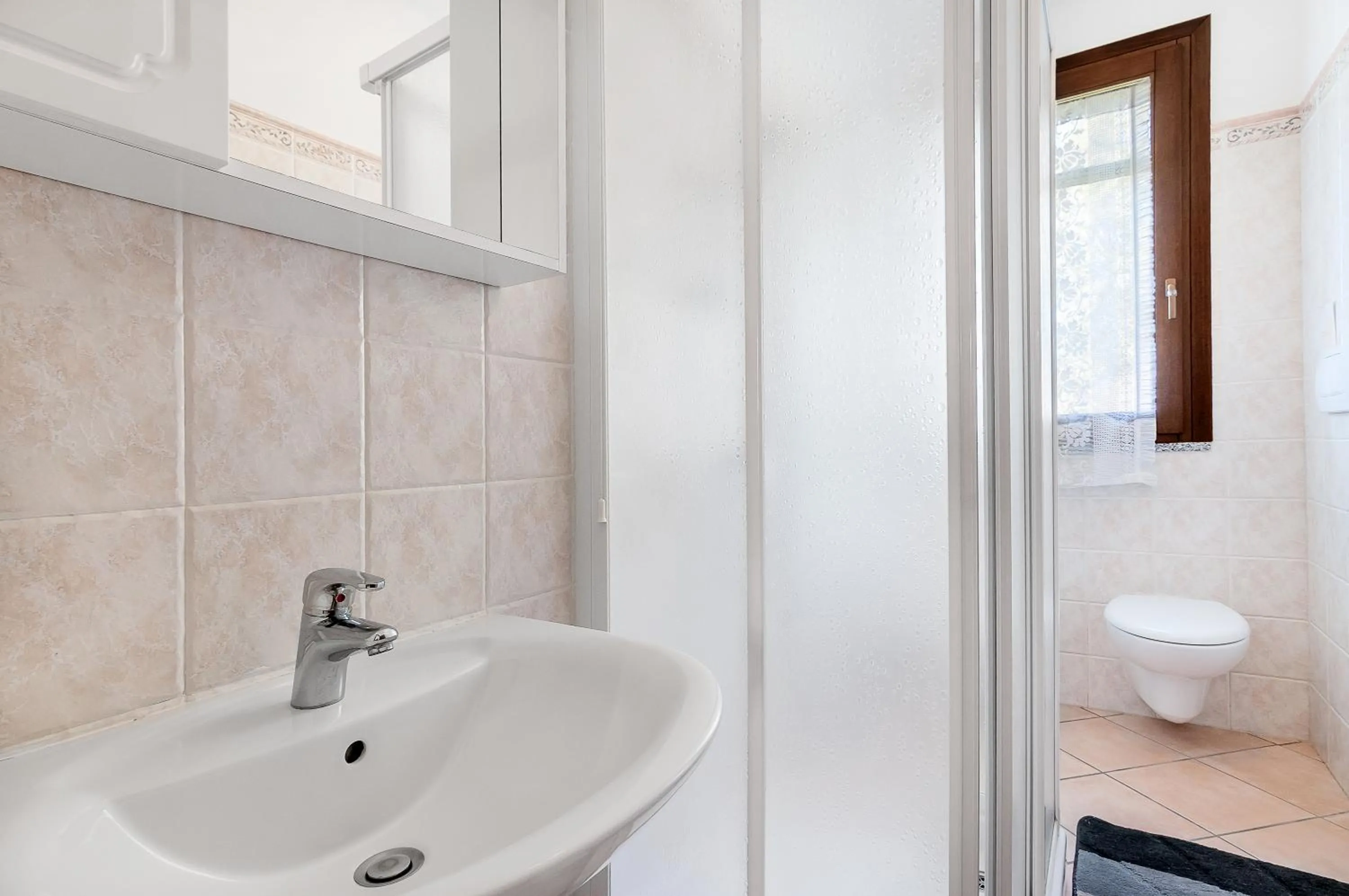Shower in Primula 1