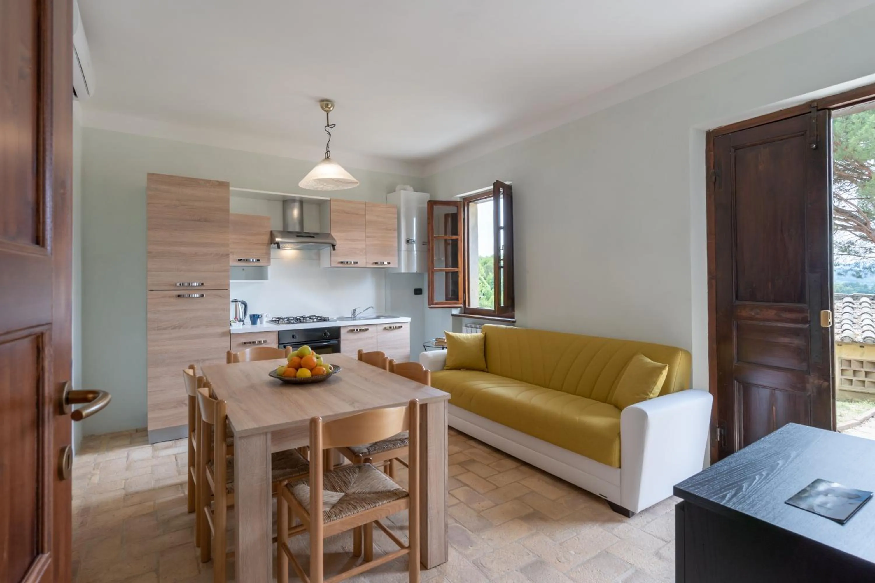 Kitchen or kitchenette in GH Borgo Pulciano Agriturismo