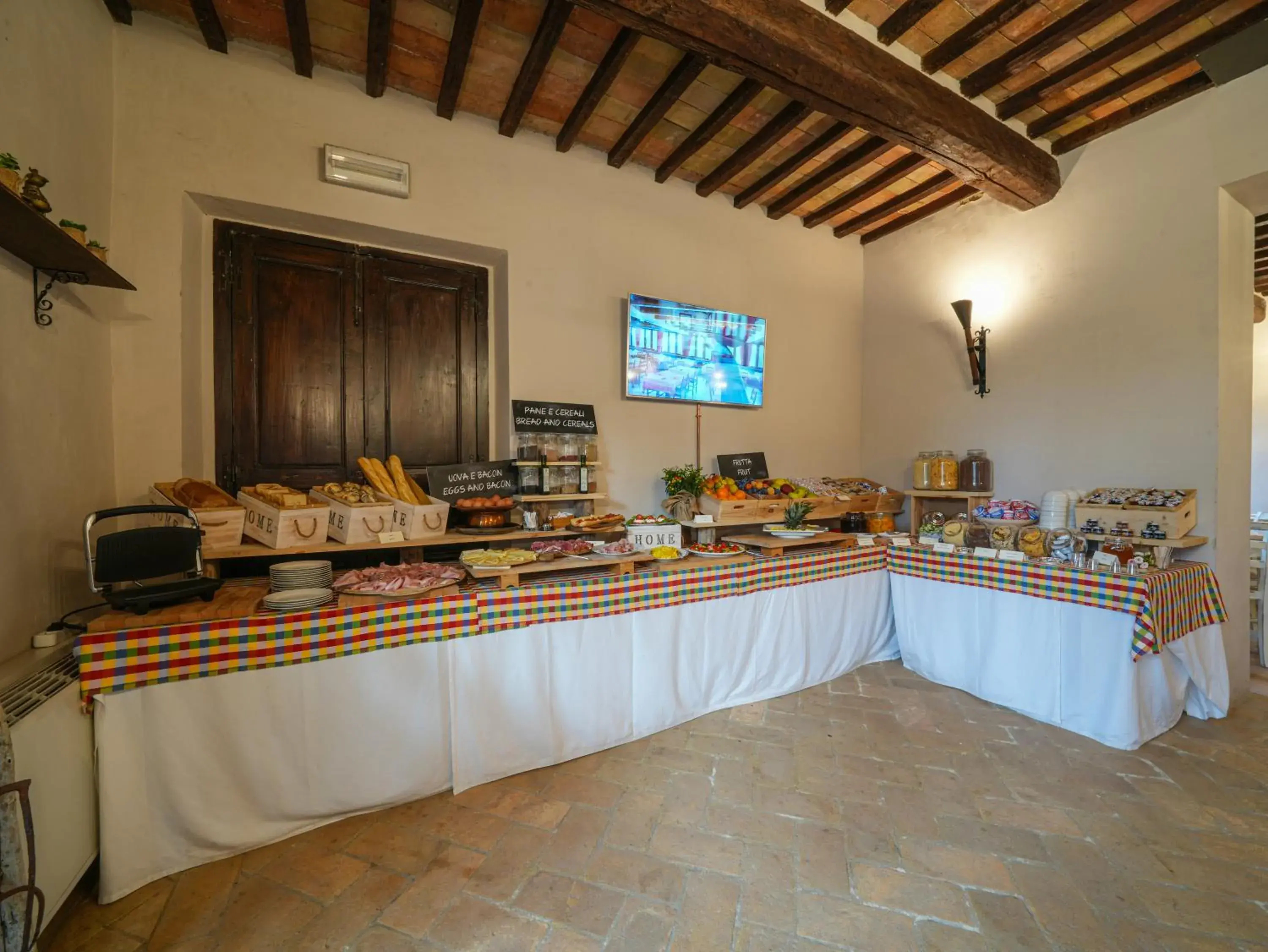Breakfast in GH Borgo Pulciano Agriturismo Breakfast in GH Borgo Pulciano Agriturismo