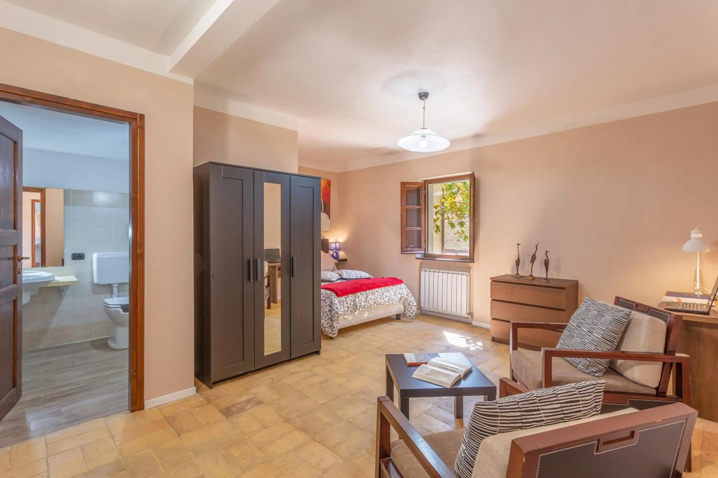 Bathroom, Bed in GH Borgo Pulciano Agriturismo