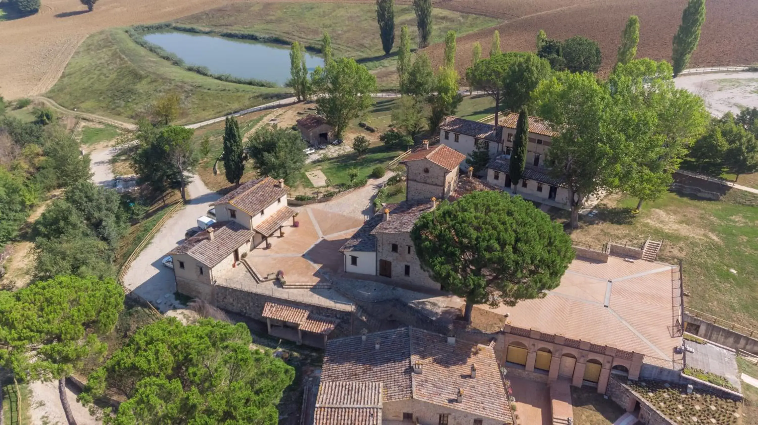 Bird's eye view in GH Borgo Pulciano Agriturismo Bird's eye view in GH Borgo Pulciano Agriturismo