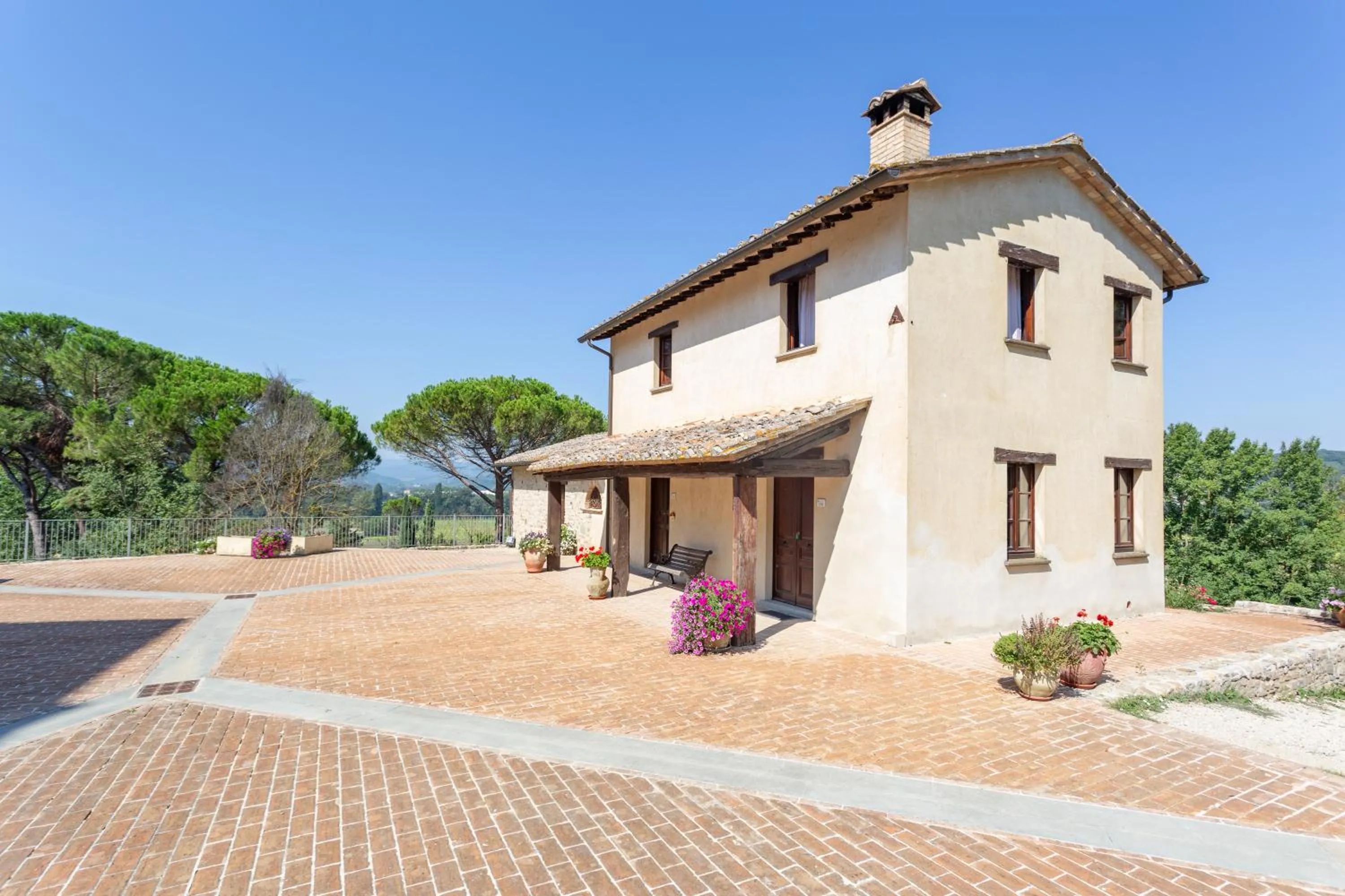 Lobby or reception in GH Borgo Pulciano Agriturismo