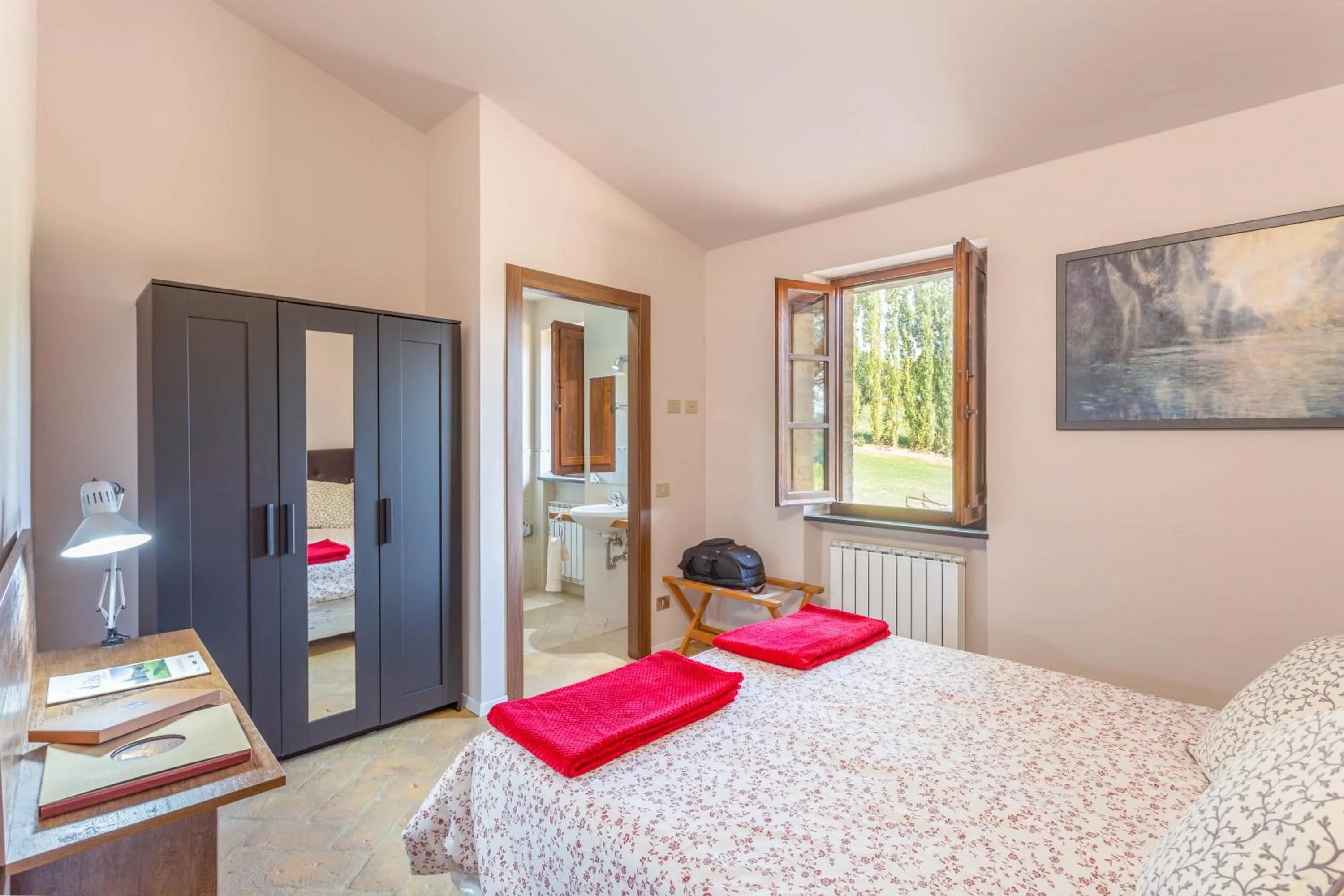 Bedroom, Bed in GH Borgo Pulciano Agriturismo