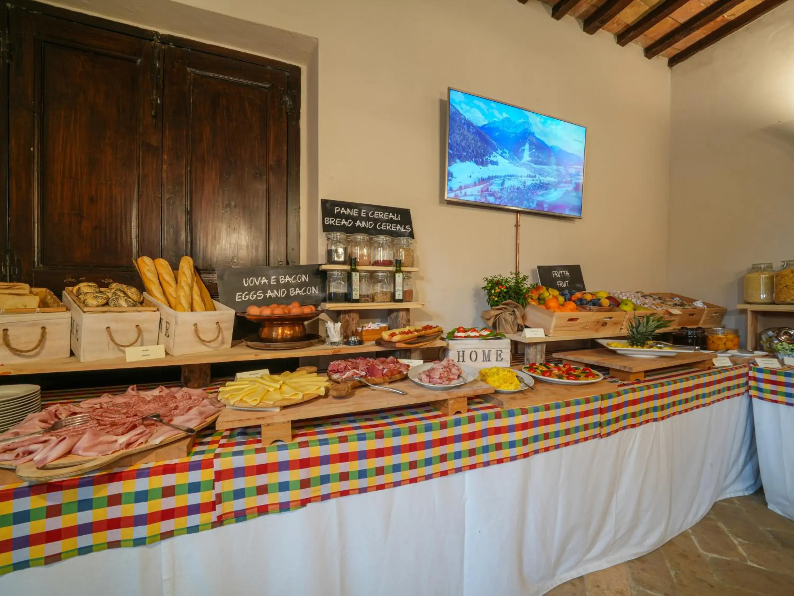 Breakfast in GH Borgo Pulciano Agriturismo Breakfast in GH Borgo Pulciano Agriturismo