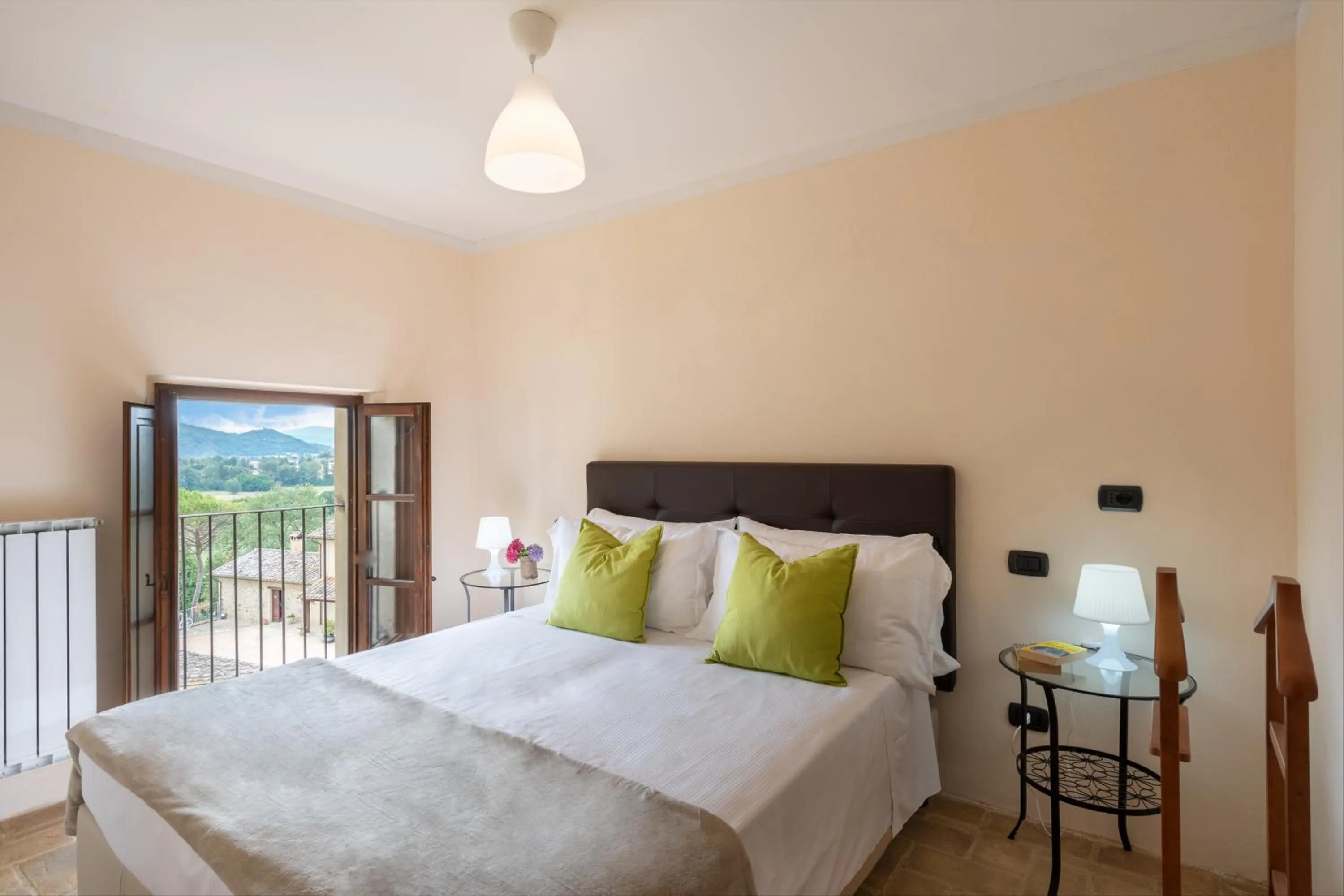 Quiet street view, Bed in GH Borgo Pulciano Agriturismo