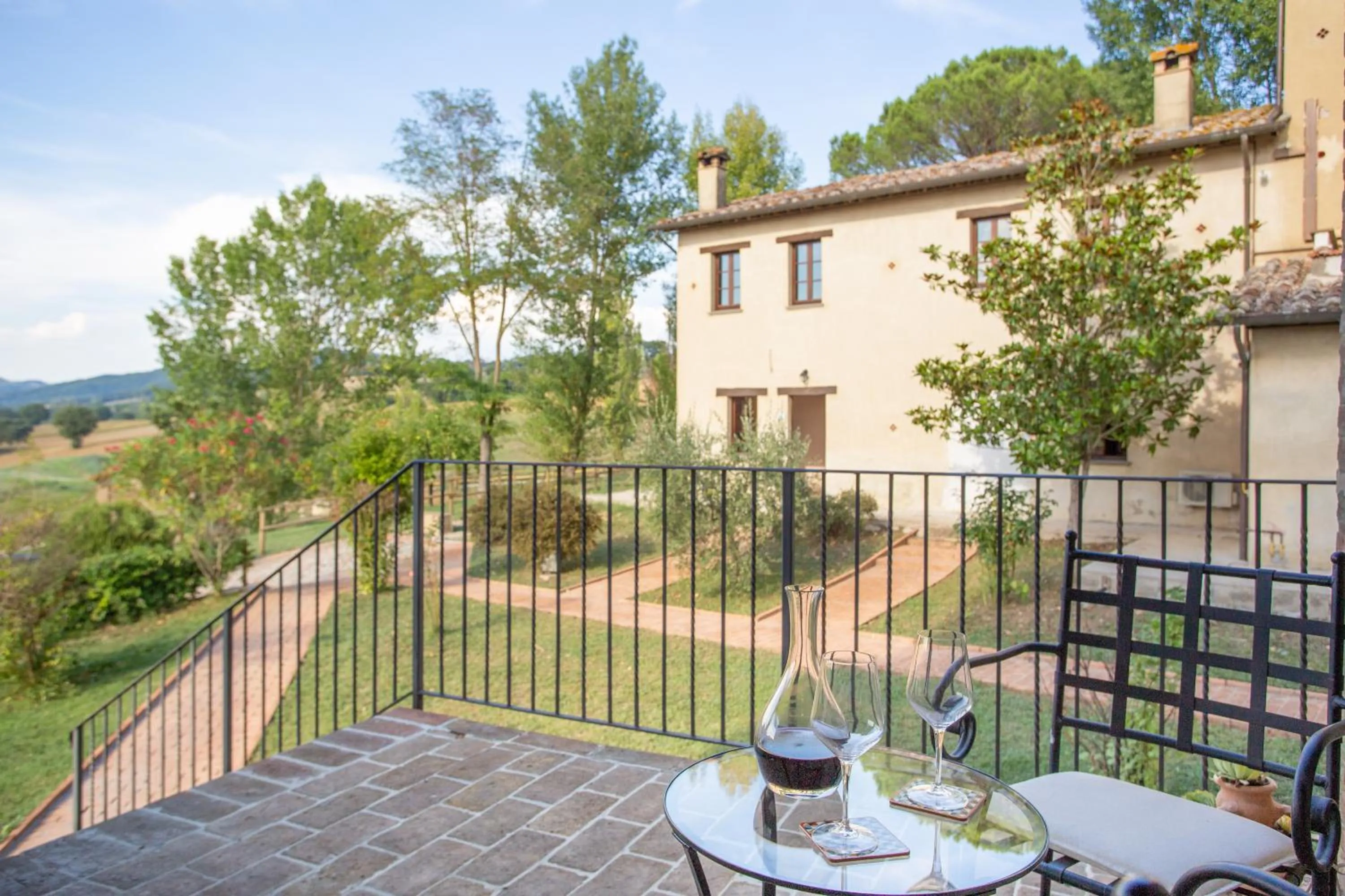 Garden view in GH Borgo Pulciano Agriturismo