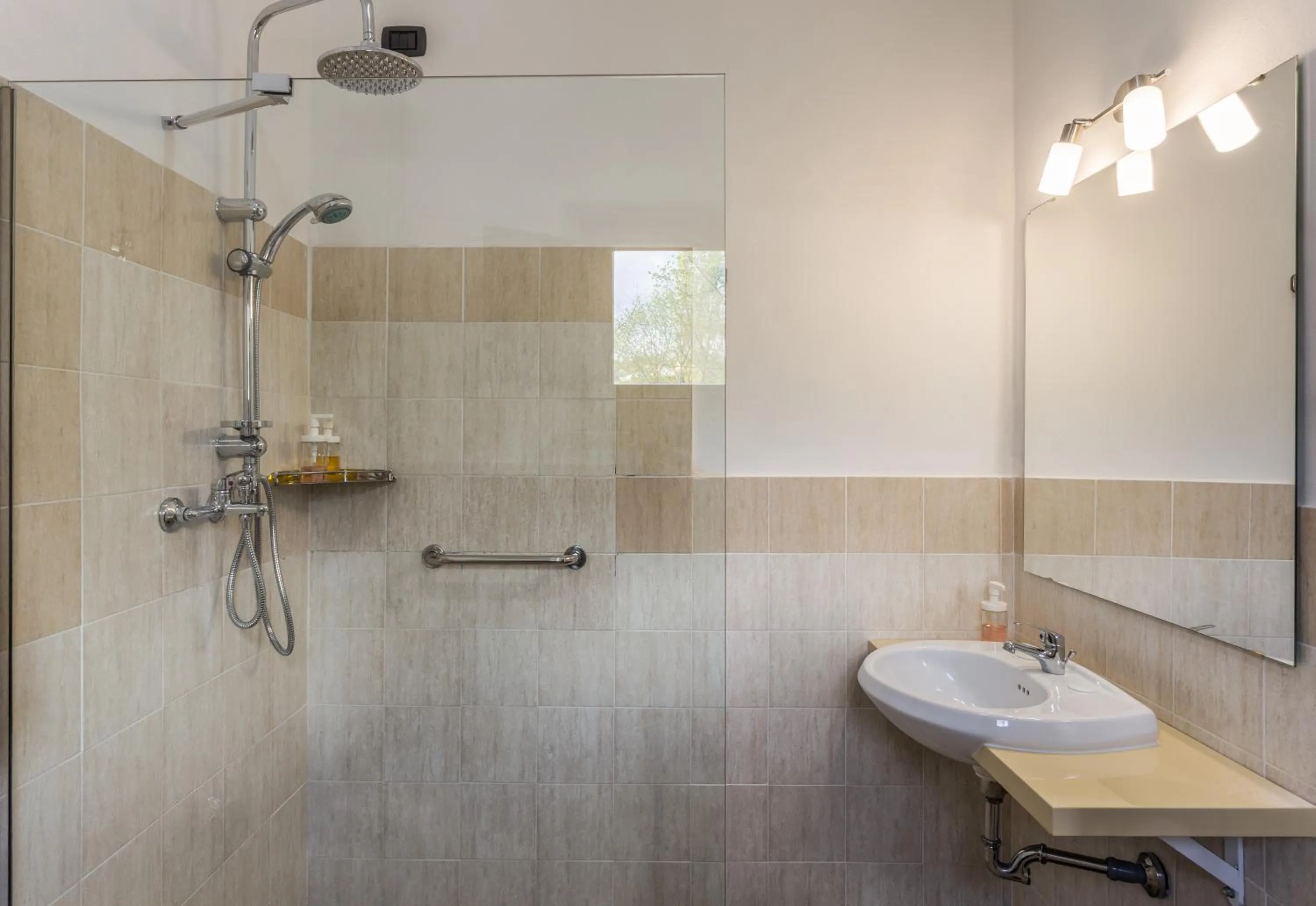 Shower in GH Borgo Pulciano Agriturismo