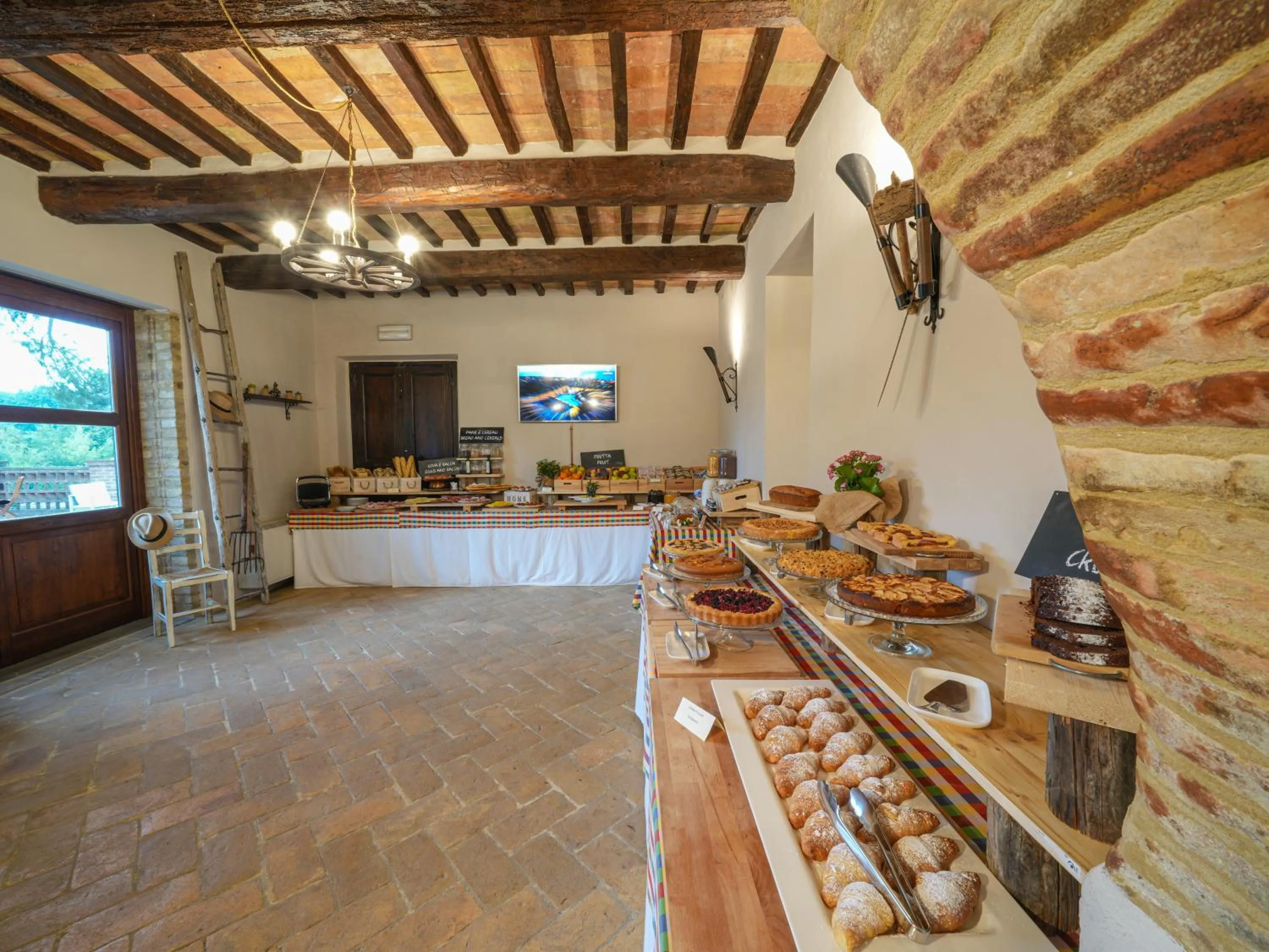 Breakfast in GH Borgo Pulciano Agriturismo