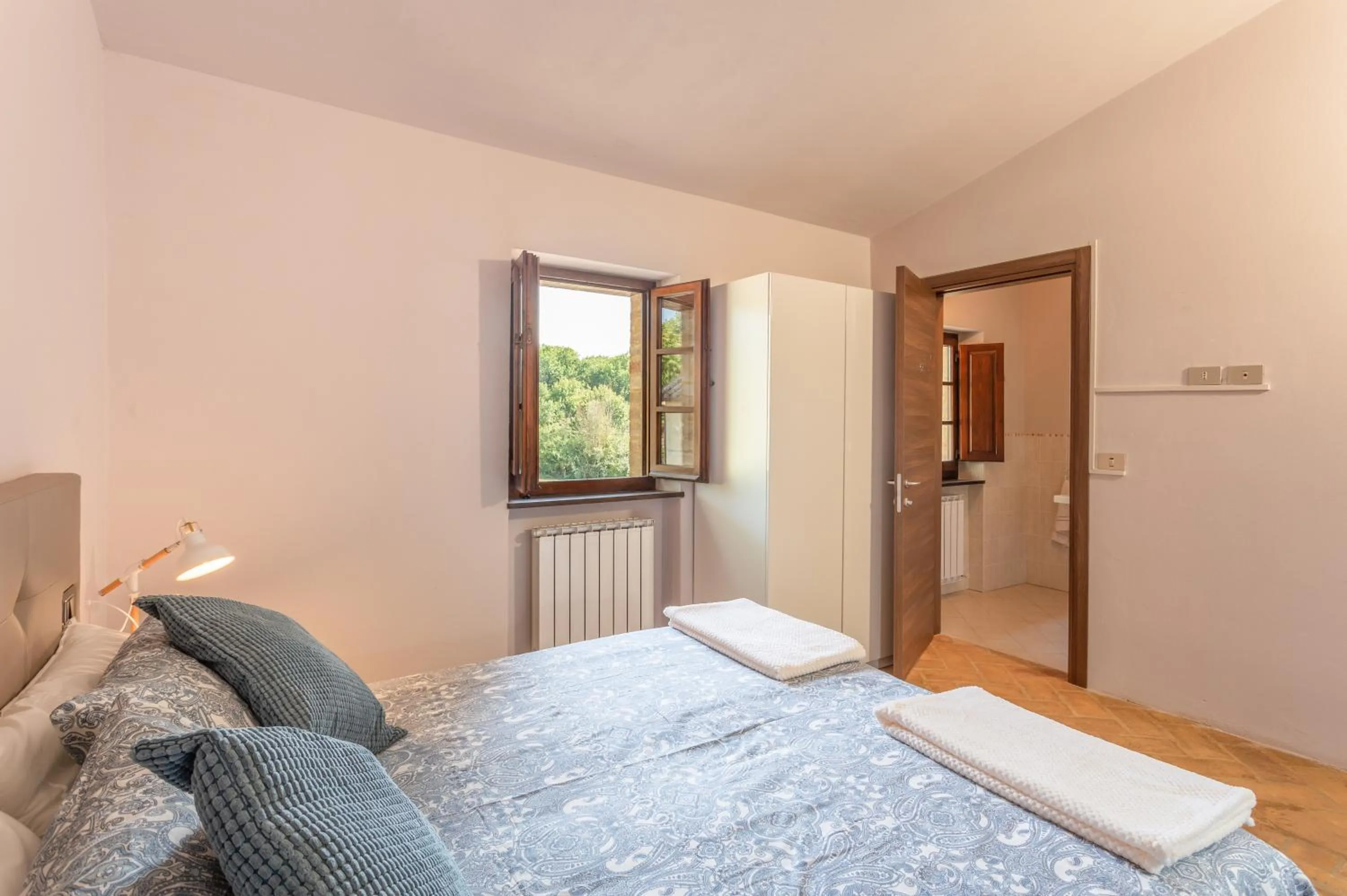 Bedroom, Bed in GH Borgo Pulciano Agriturismo