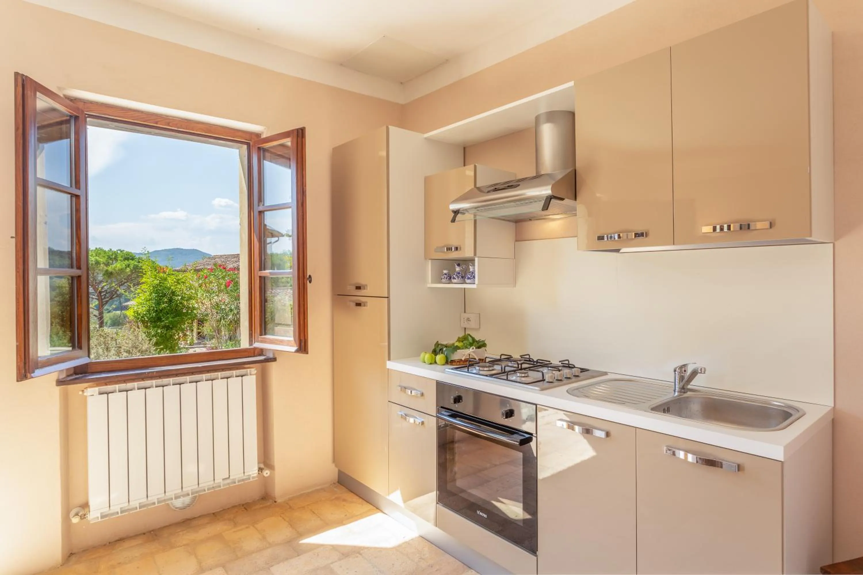 Kitchen or kitchenette in GH Borgo Pulciano Agriturismo