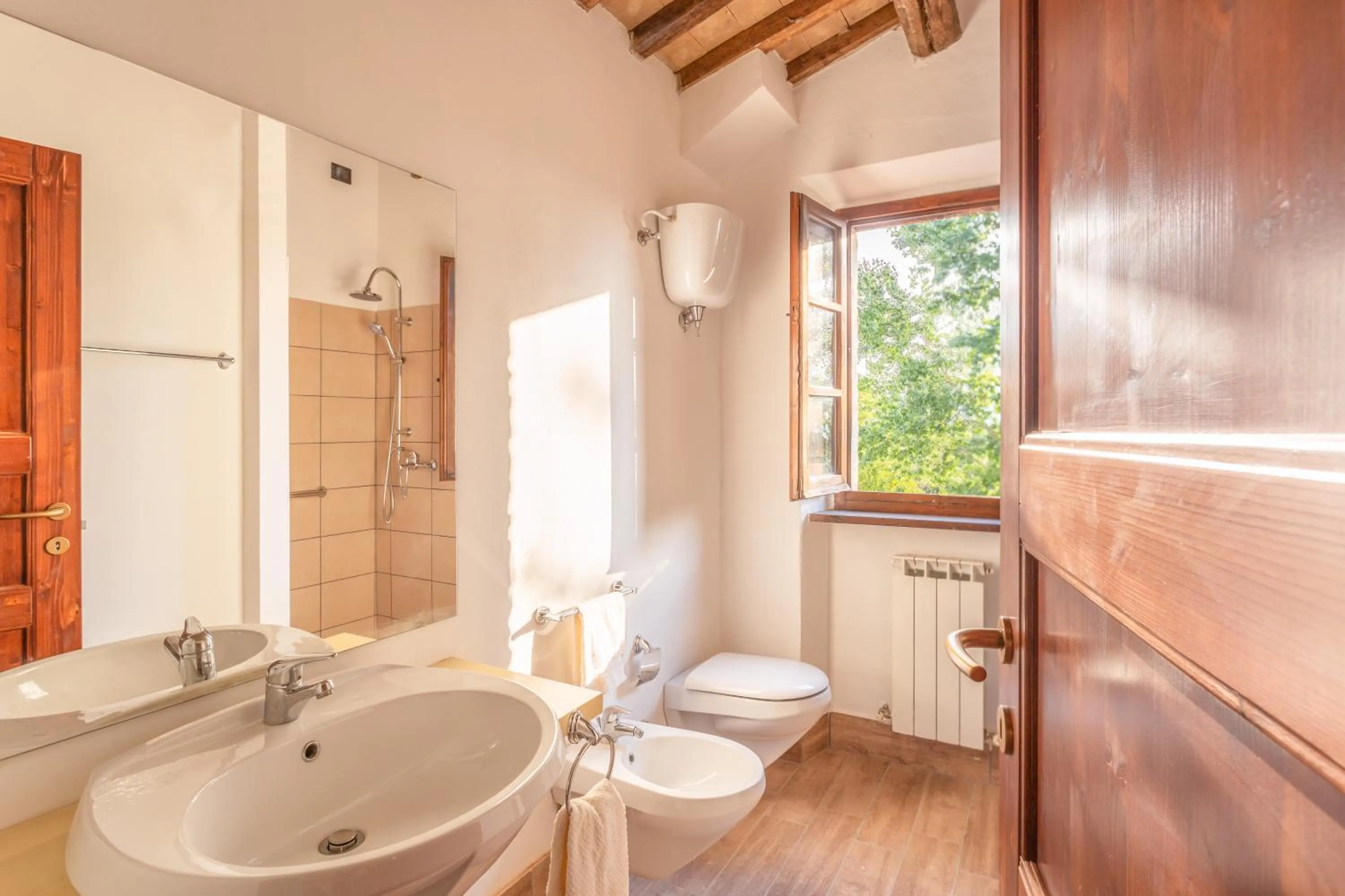 Bathroom in GH Borgo Pulciano Agriturismo