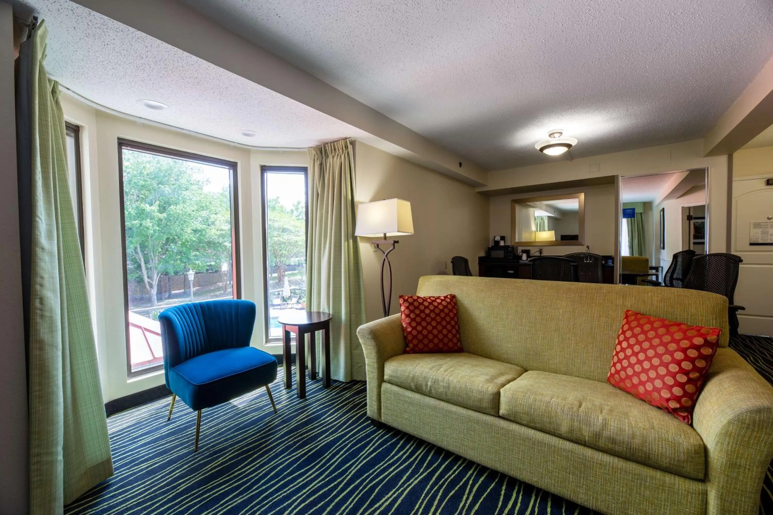 Living room in Hampton Inn Columbia I-26/Harbison Blvd