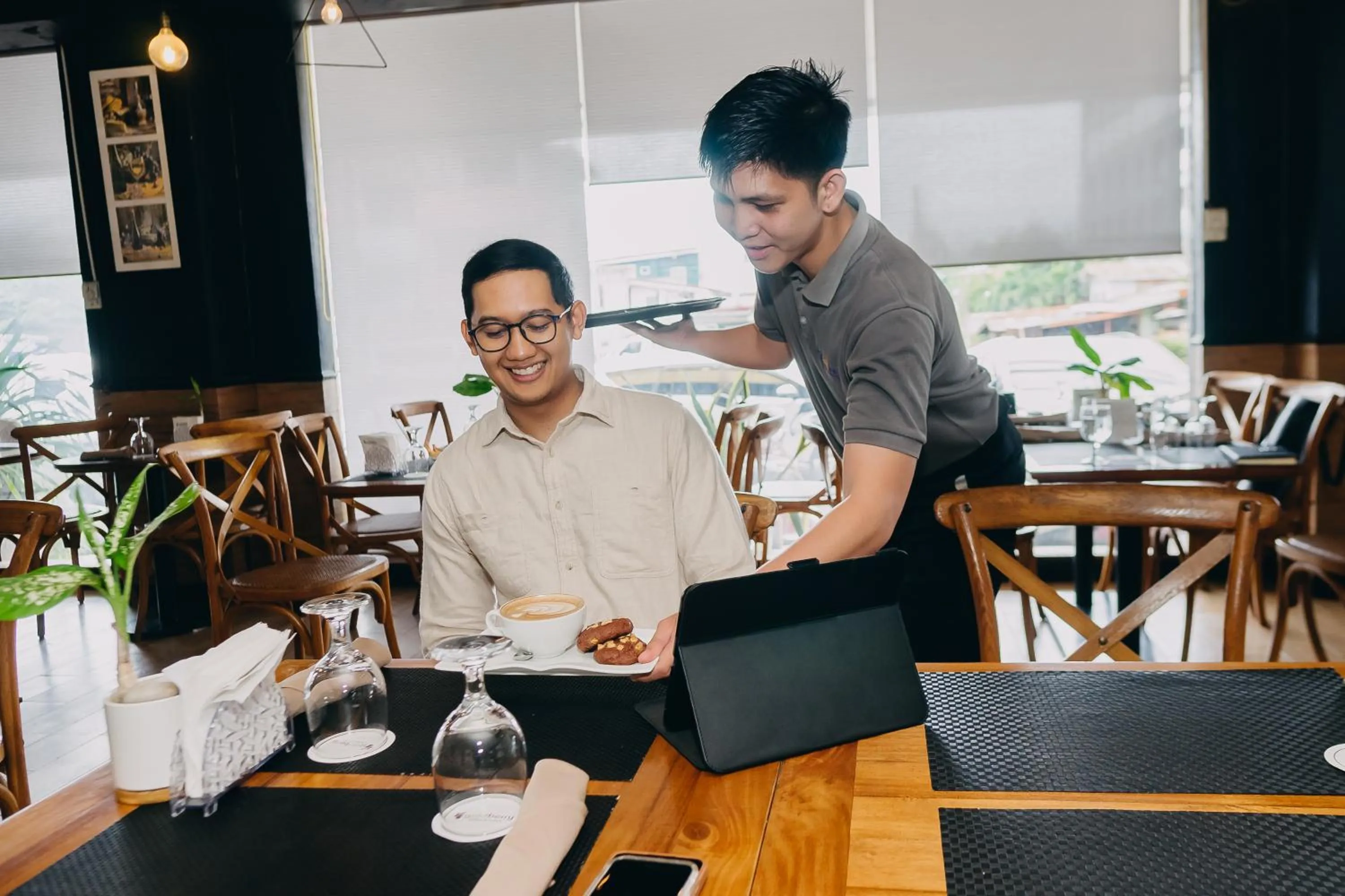 Restaurant/places to eat in Goldberry Suites & Hotel Mactan