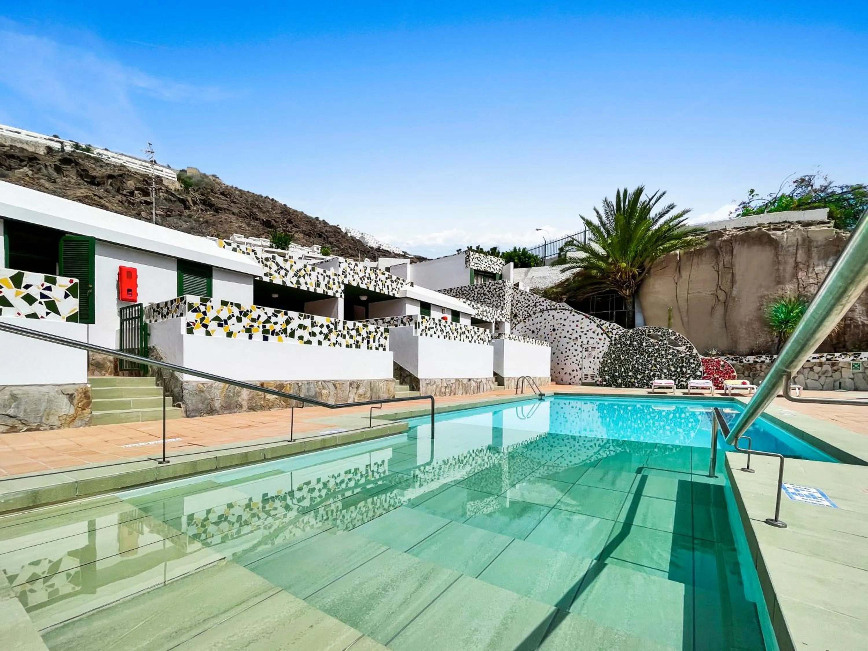 Swimming pool in Parque Raquel