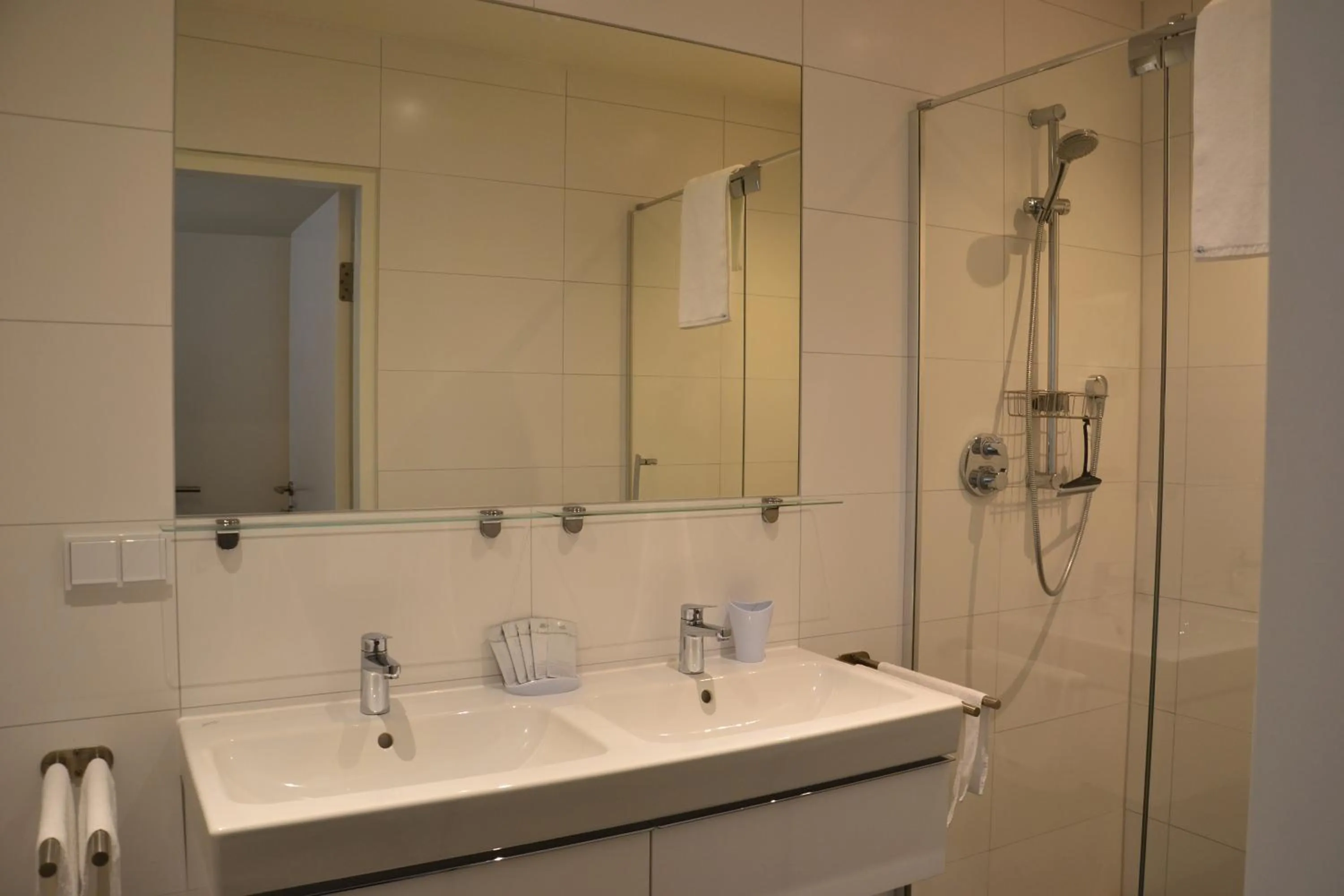 Bathroom in TT-ROOMS - kontaktlos mit Self Check-in I FREE PARKING