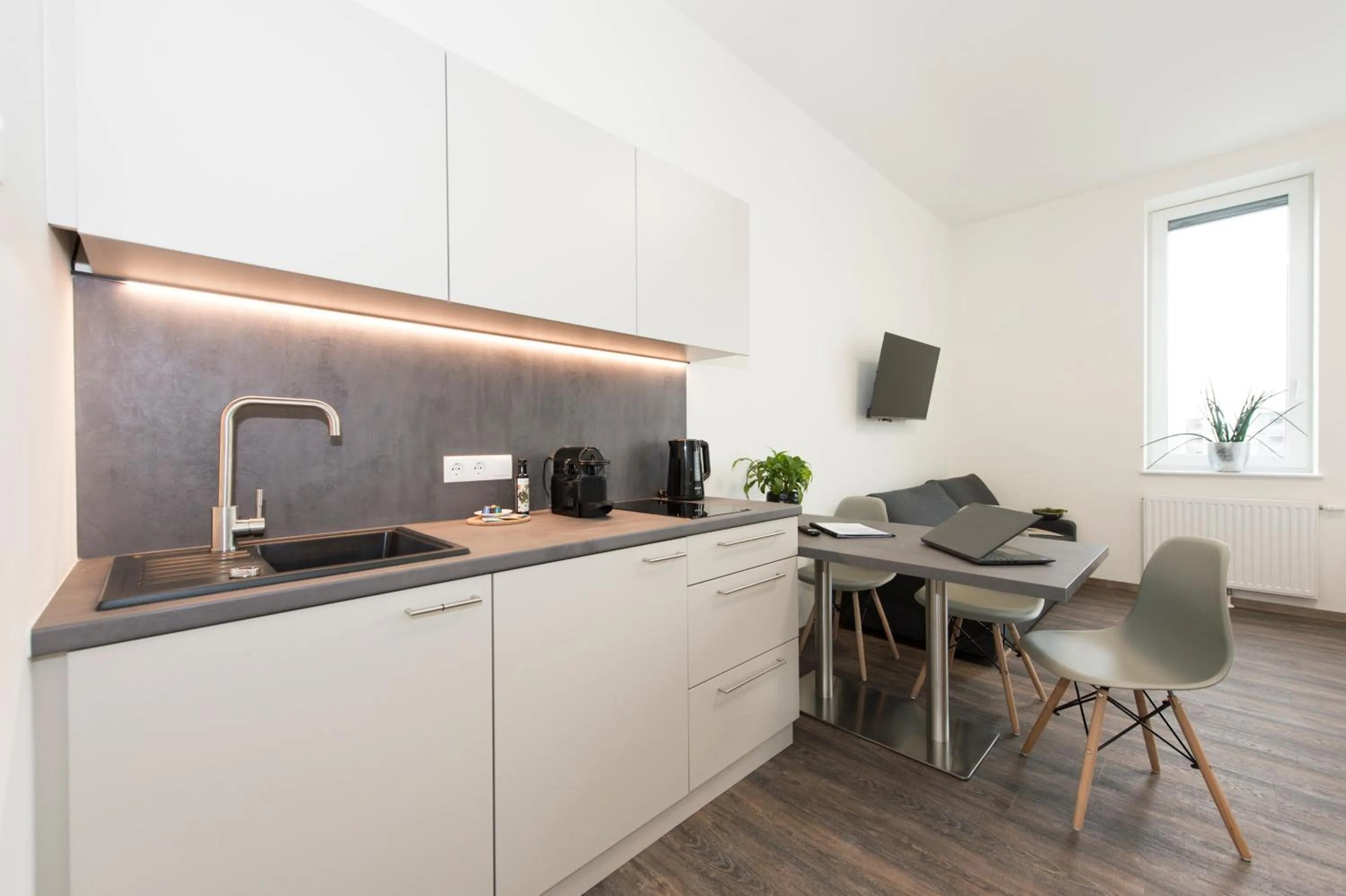 Kitchen or kitchenette in TT-ROOMS - kontaktlos mit Self Check-in I FREE PARKING