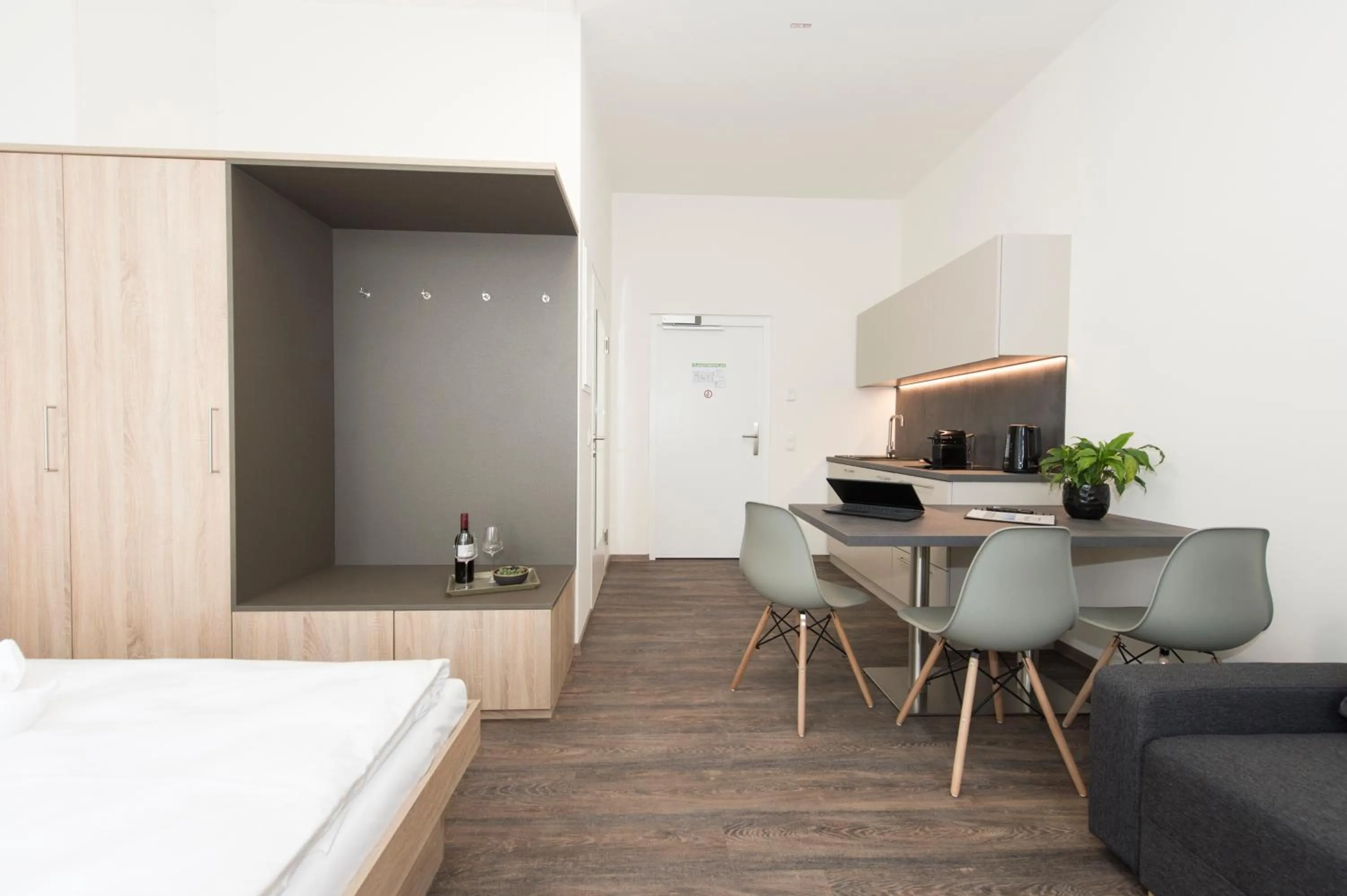 Dining area, Bed in TT-ROOMS - kontaktlos mit Self Check-in I FREE PARKING