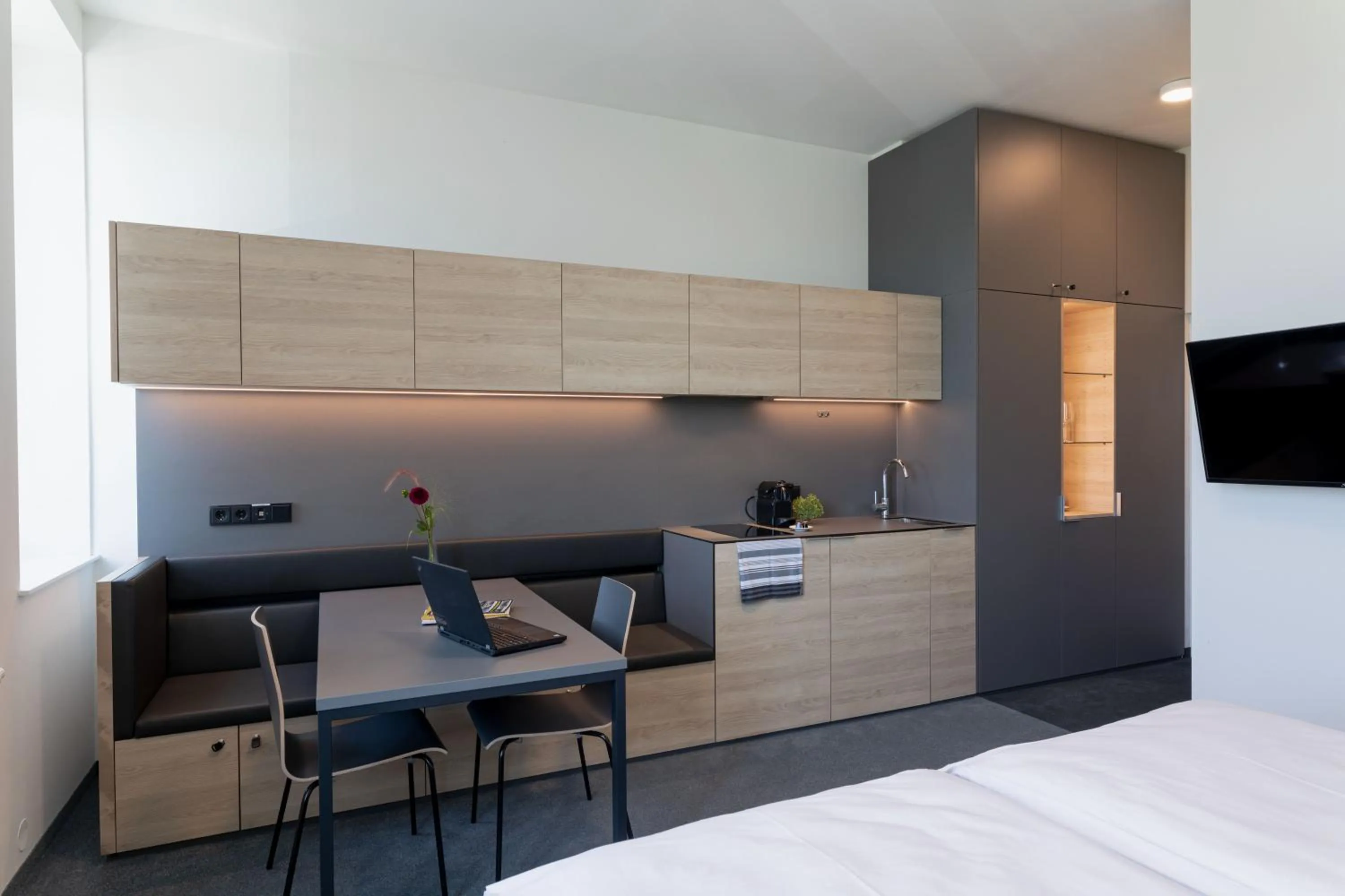 Kitchen or kitchenette, Bed in TT-ROOMS - kontaktlos mit Self Check-in I FREE PARKING