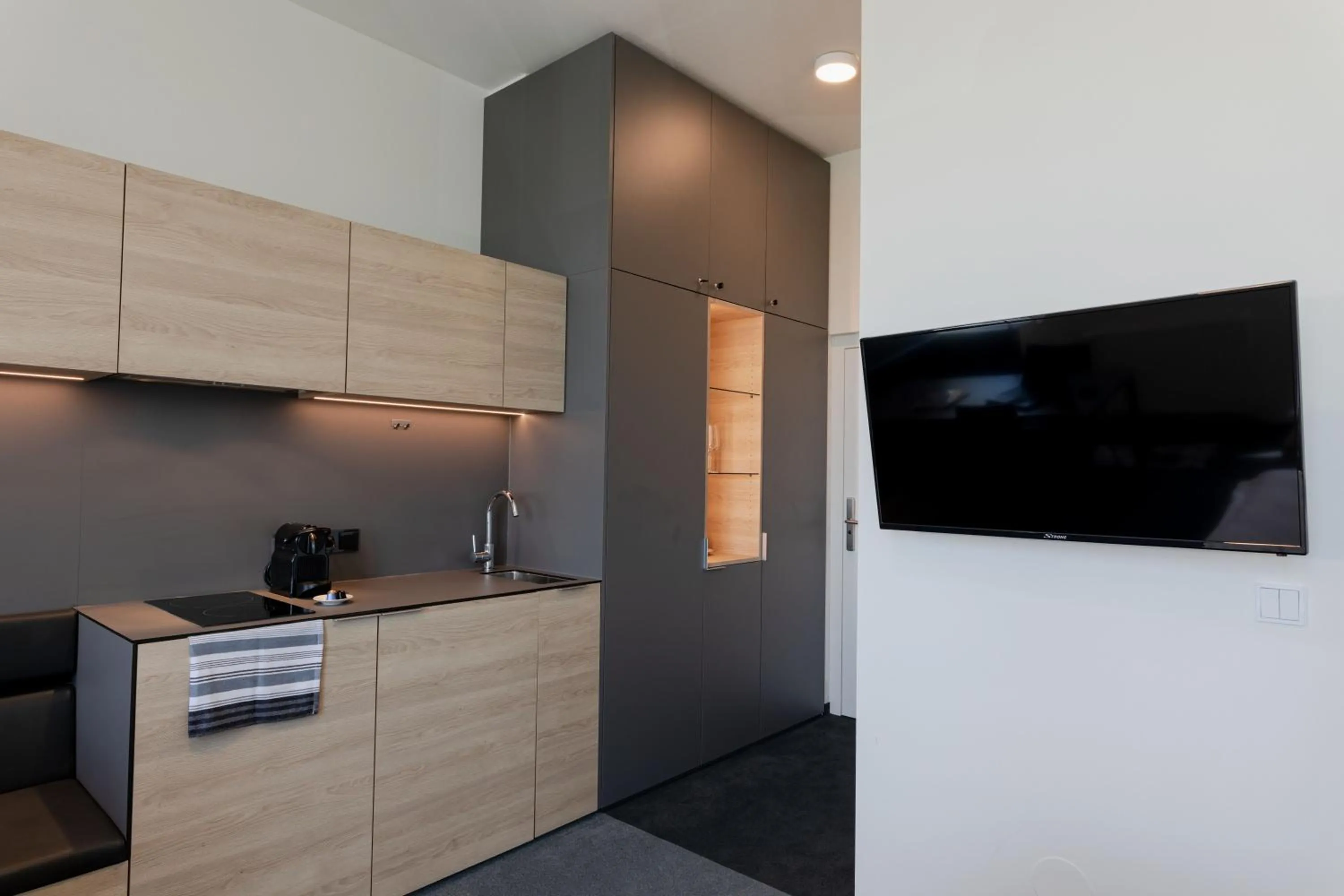 TV and multimedia in TT-ROOMS - kontaktlos mit Self Check-in I FREE PARKING