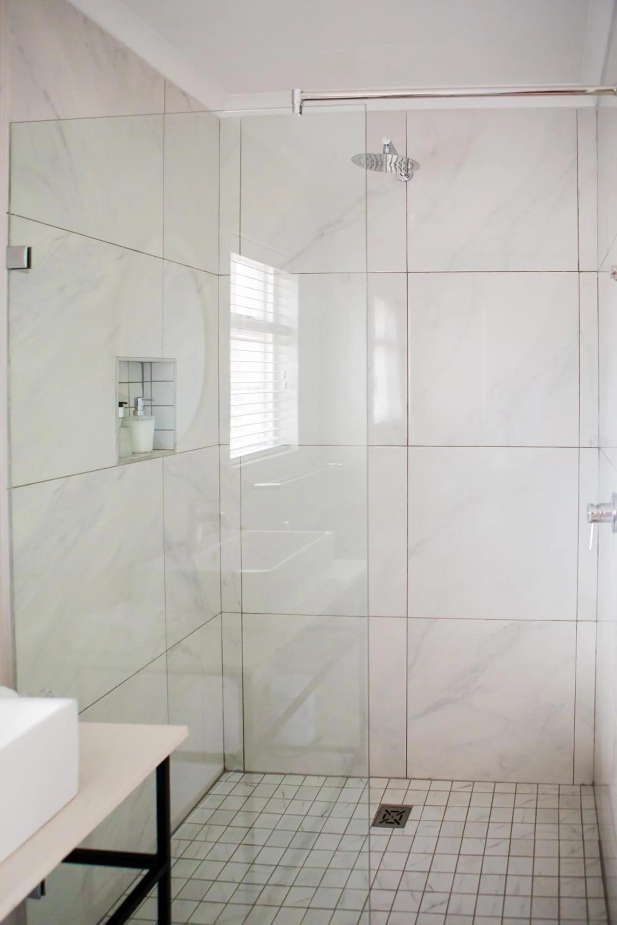 Shower in Elianthe Guesthouse