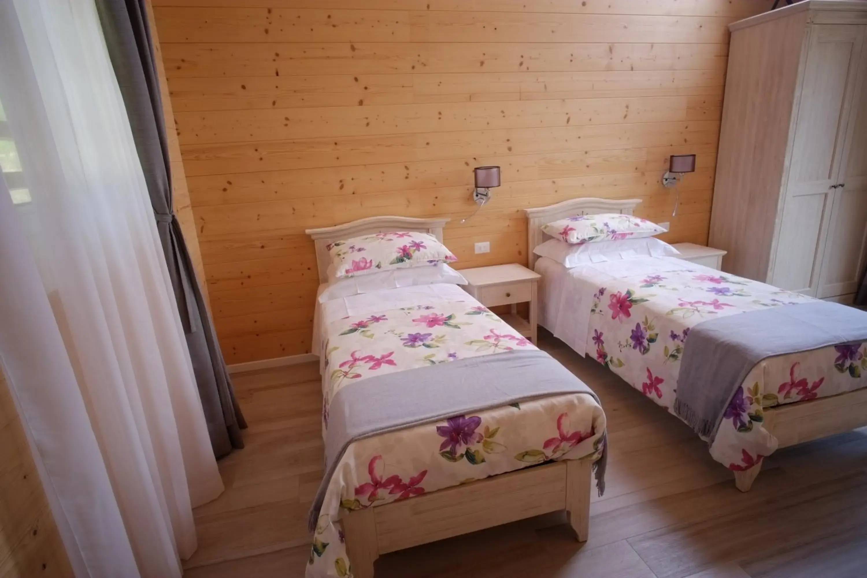Twin Room with Private Bathroom in Nikolas' Valley Twin Room with Private Bathroom in Nikolas' Valley