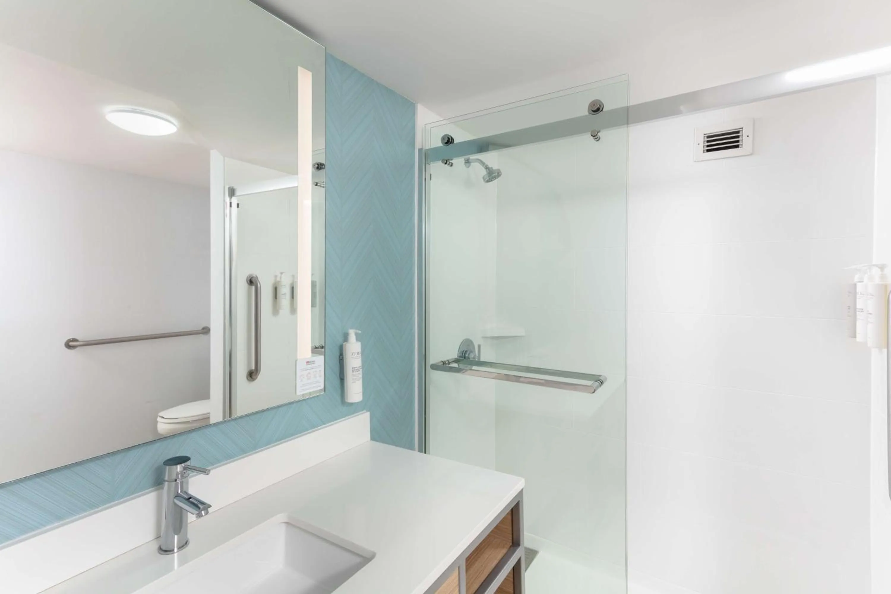 Bathroom in Hilton Garden Inn Columbus