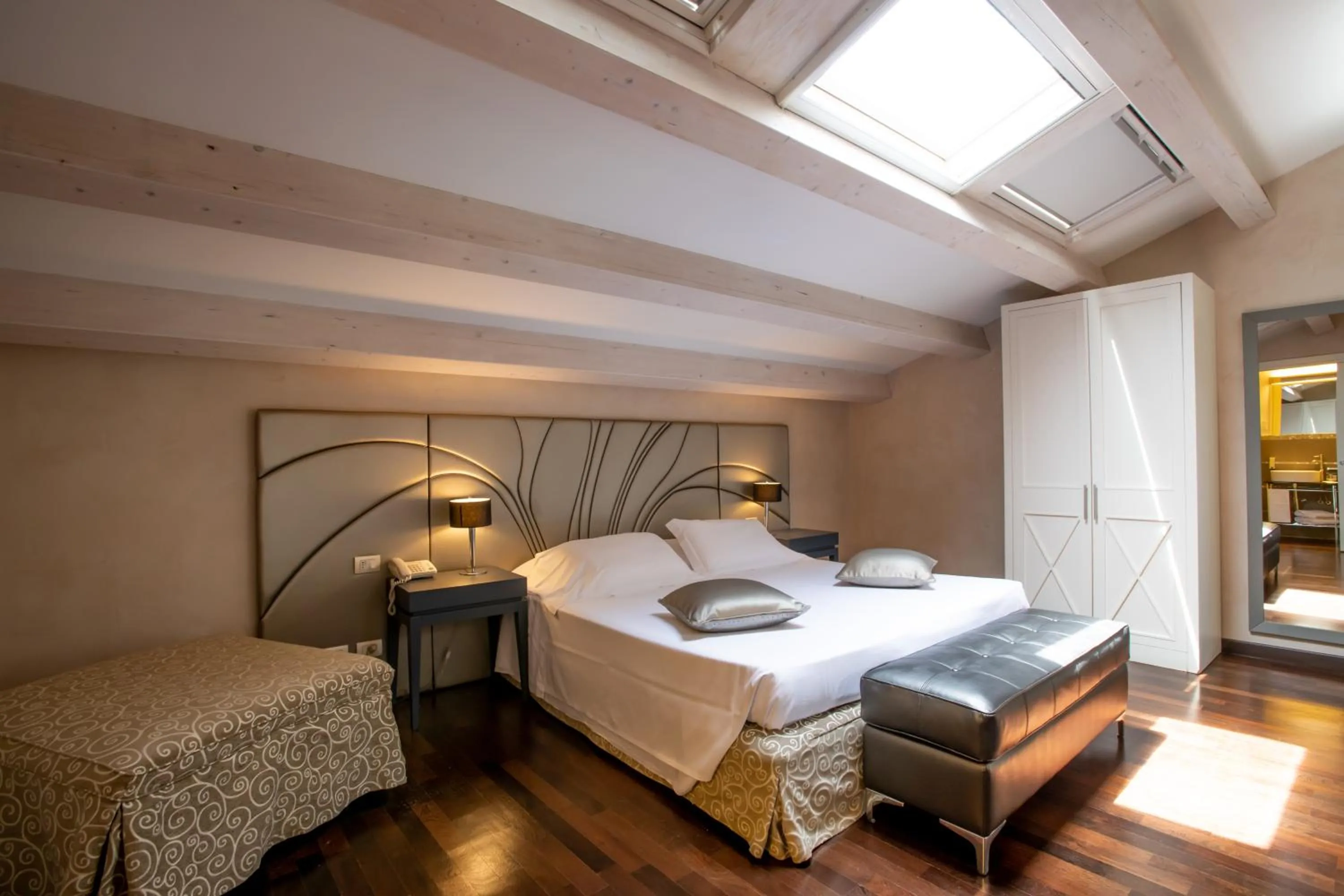 Photo of the whole room, Bed in De Stefano Palace Luxury Hotel