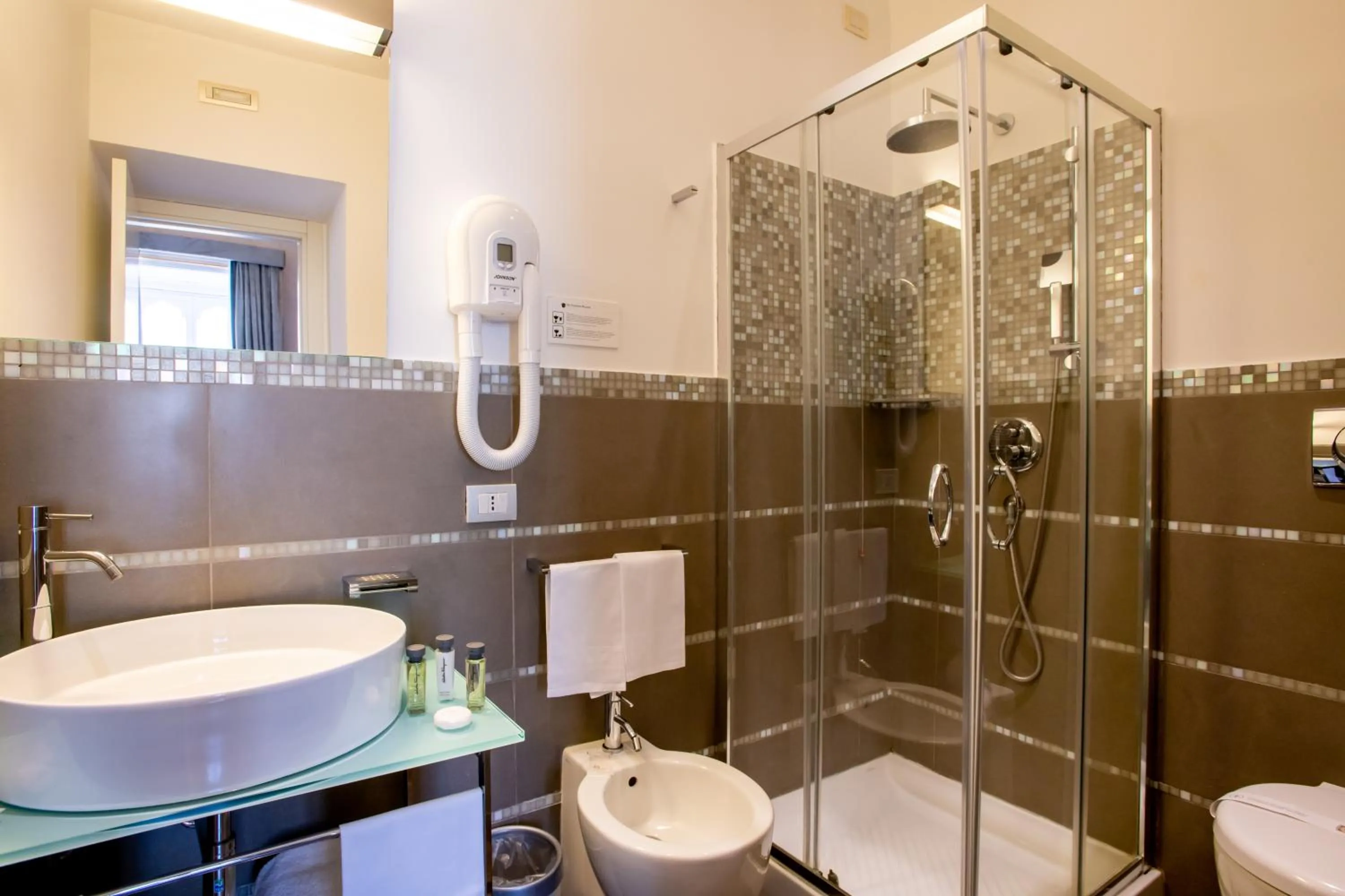 Shower in De Stefano Palace Luxury Hotel