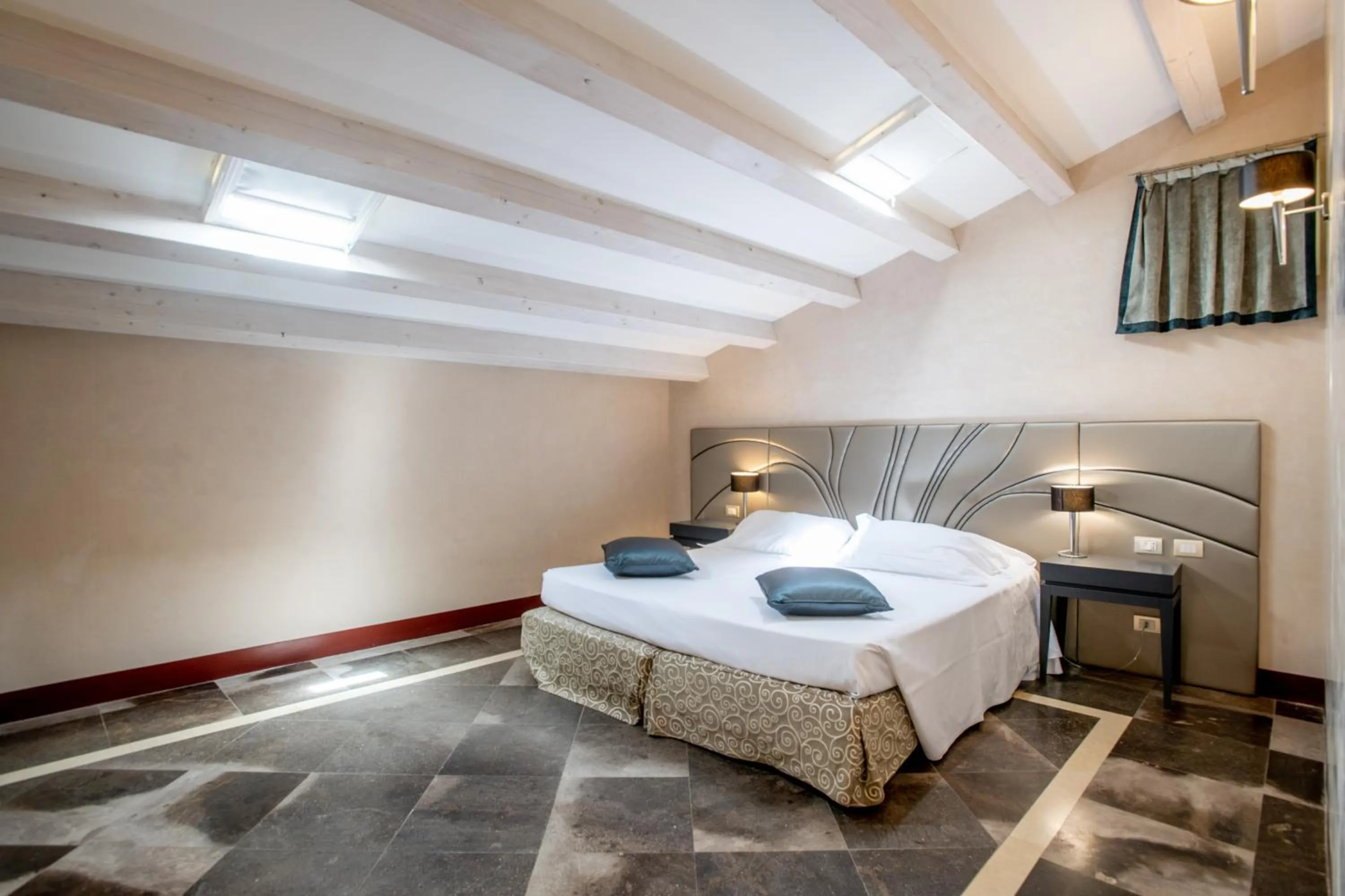 Bed in De Stefano Palace Luxury Hotel