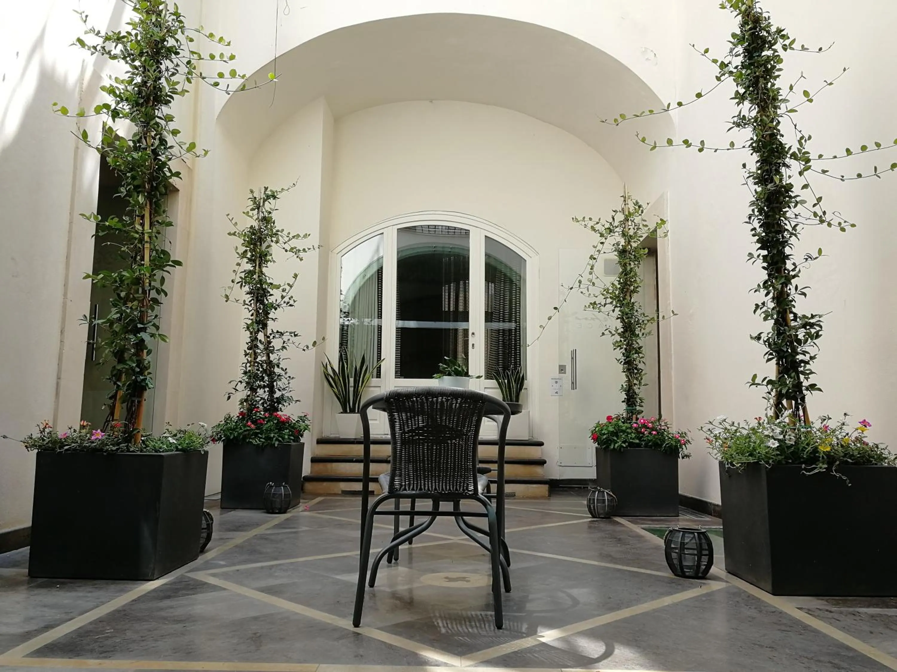 Patio in De Stefano Palace Luxury Hotel