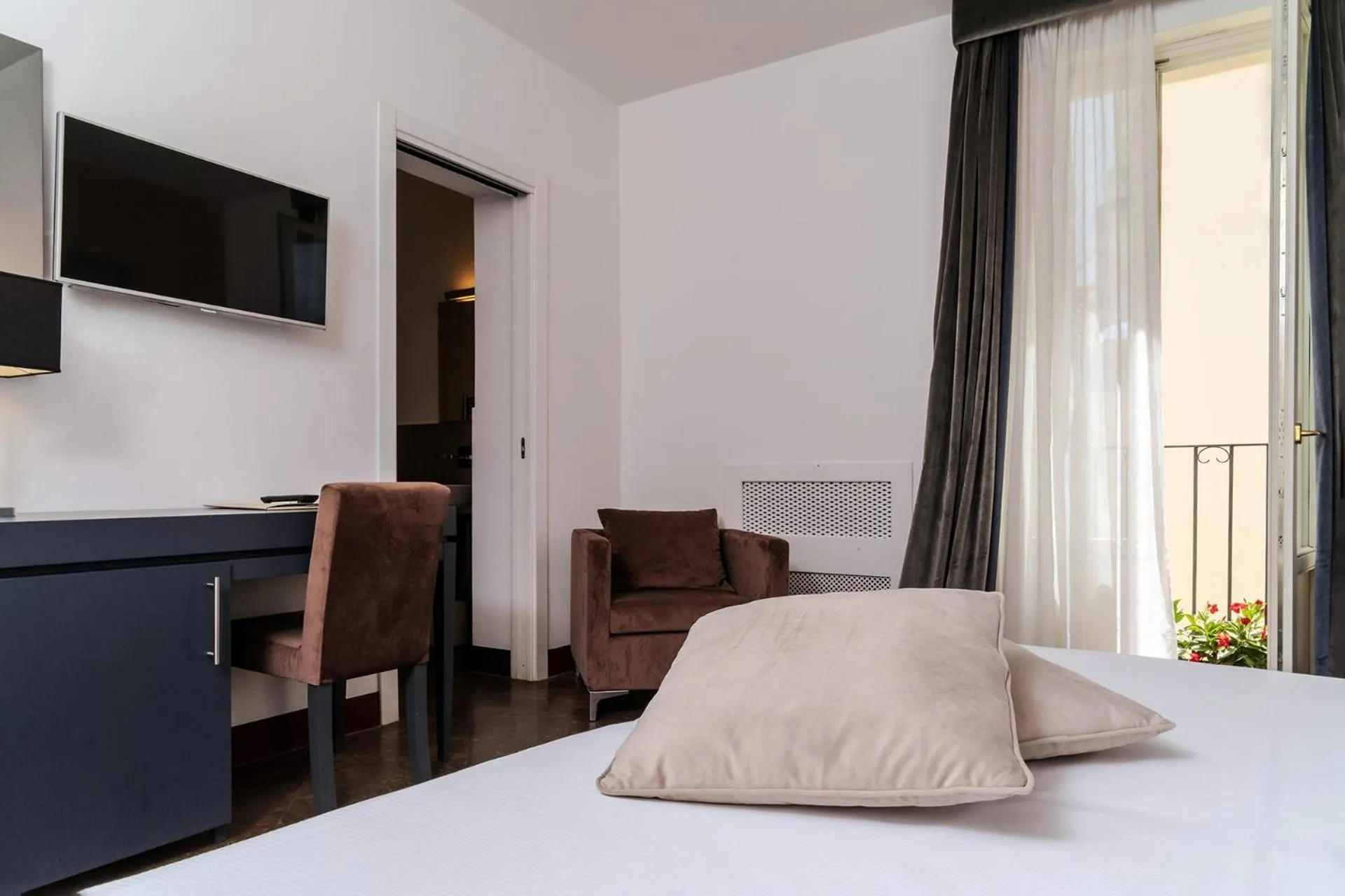 Photo of the whole room, Bed in De Stefano Palace Luxury Hotel