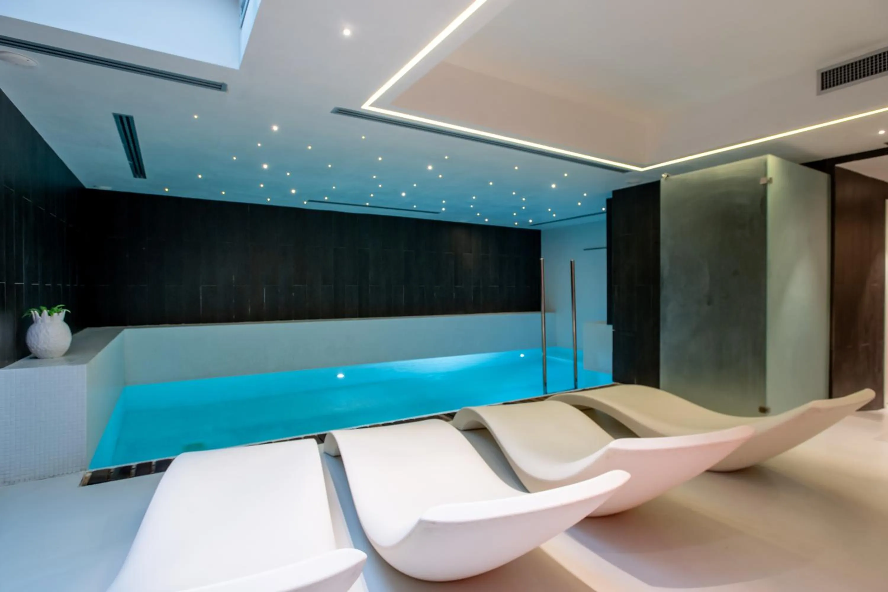 Hot Tub in De Stefano Palace Luxury Hotel