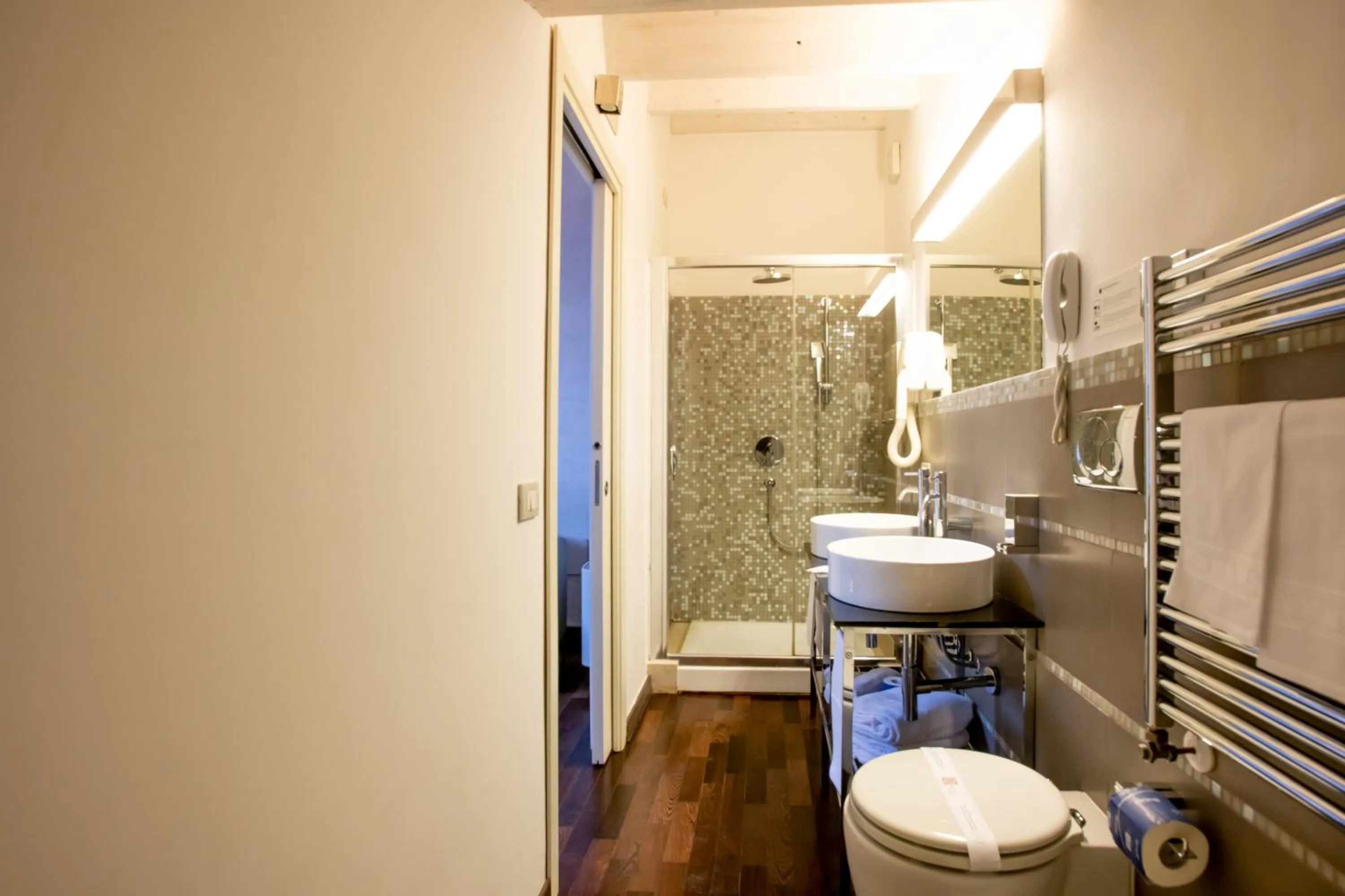 Shower in De Stefano Palace Luxury Hotel