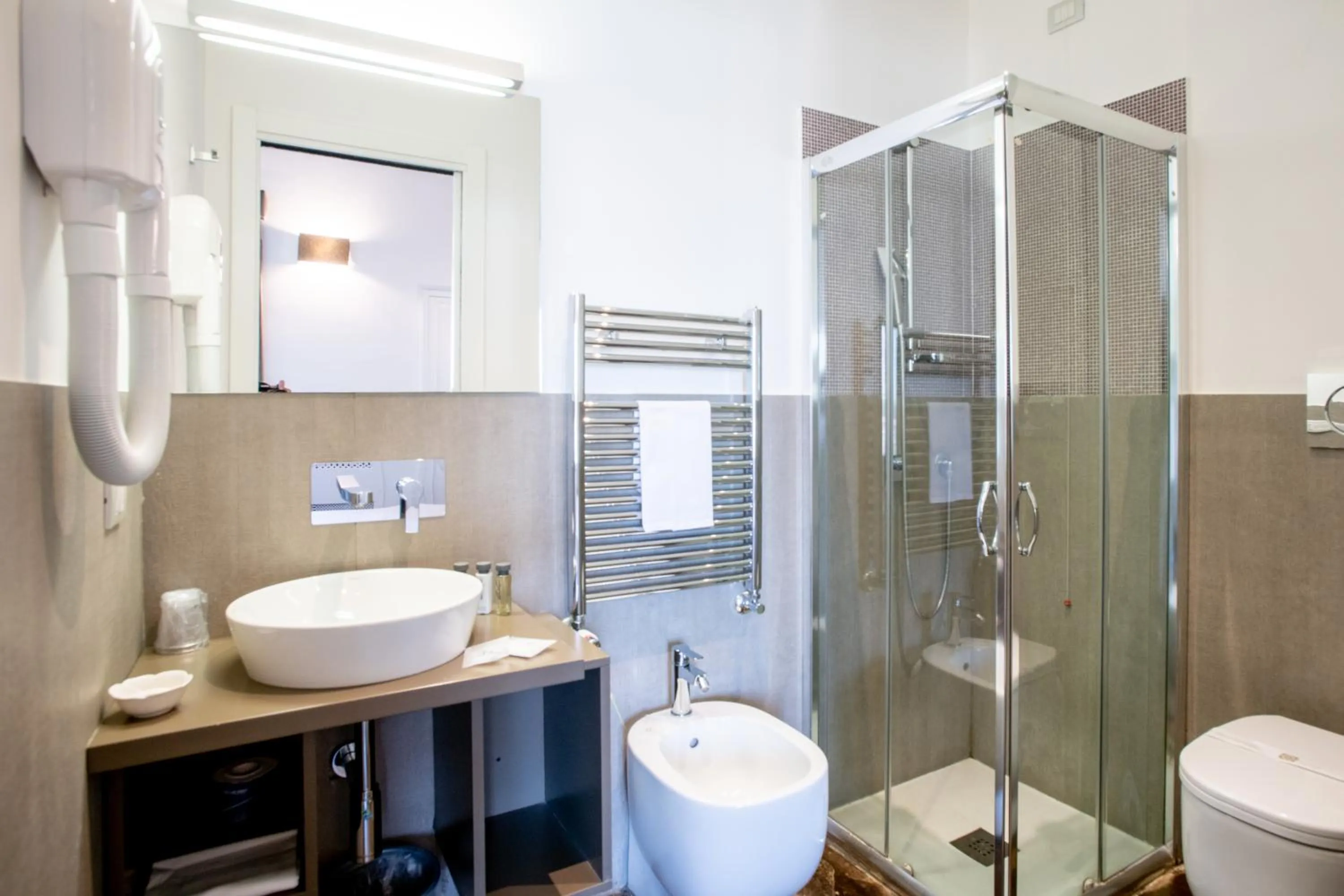 Shower in De Stefano Palace Luxury Hotel