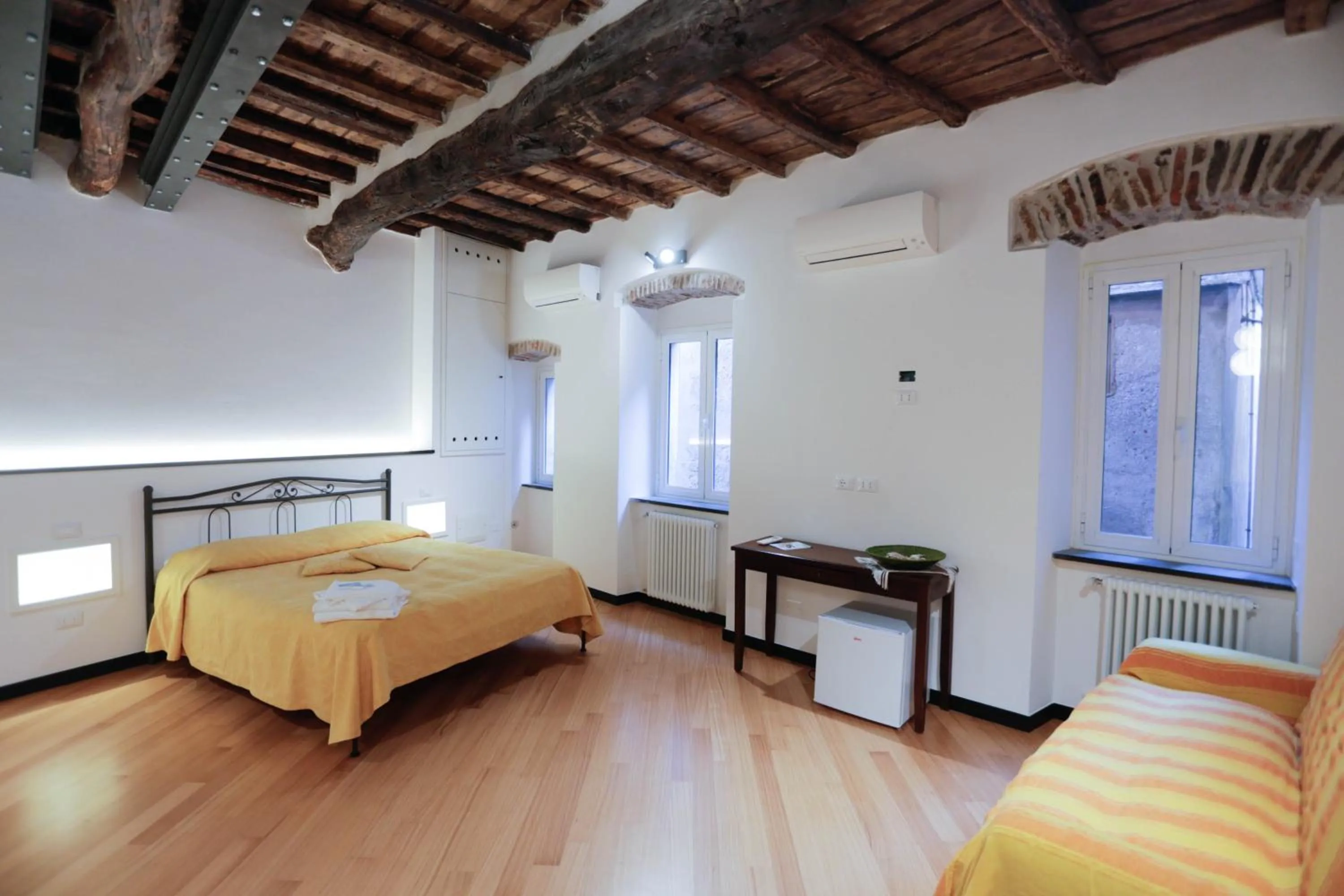 Photo of the whole room, Bed in Scorci Di Mare