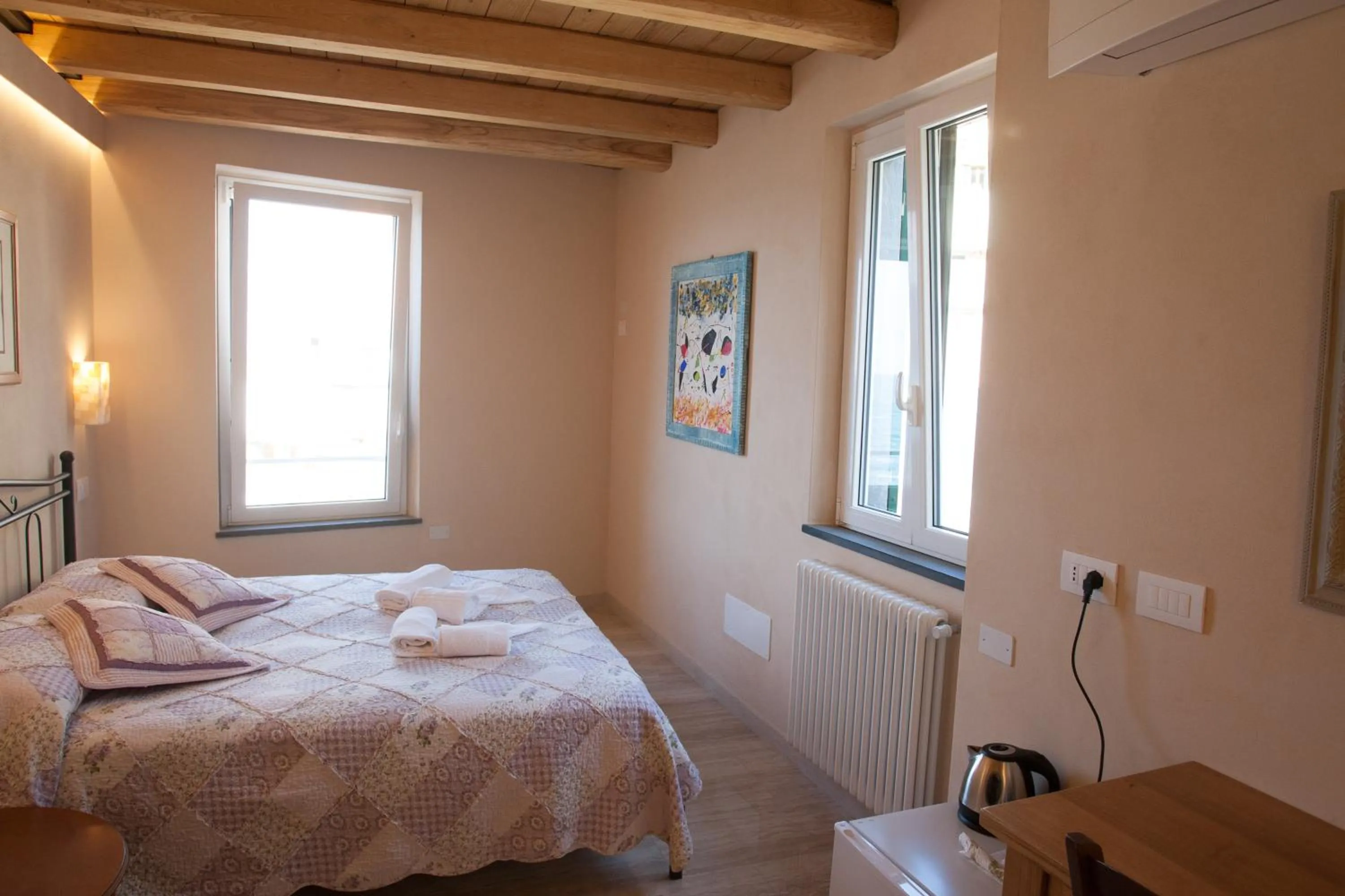 Photo of the whole room, Bed in Scorci Di Mare