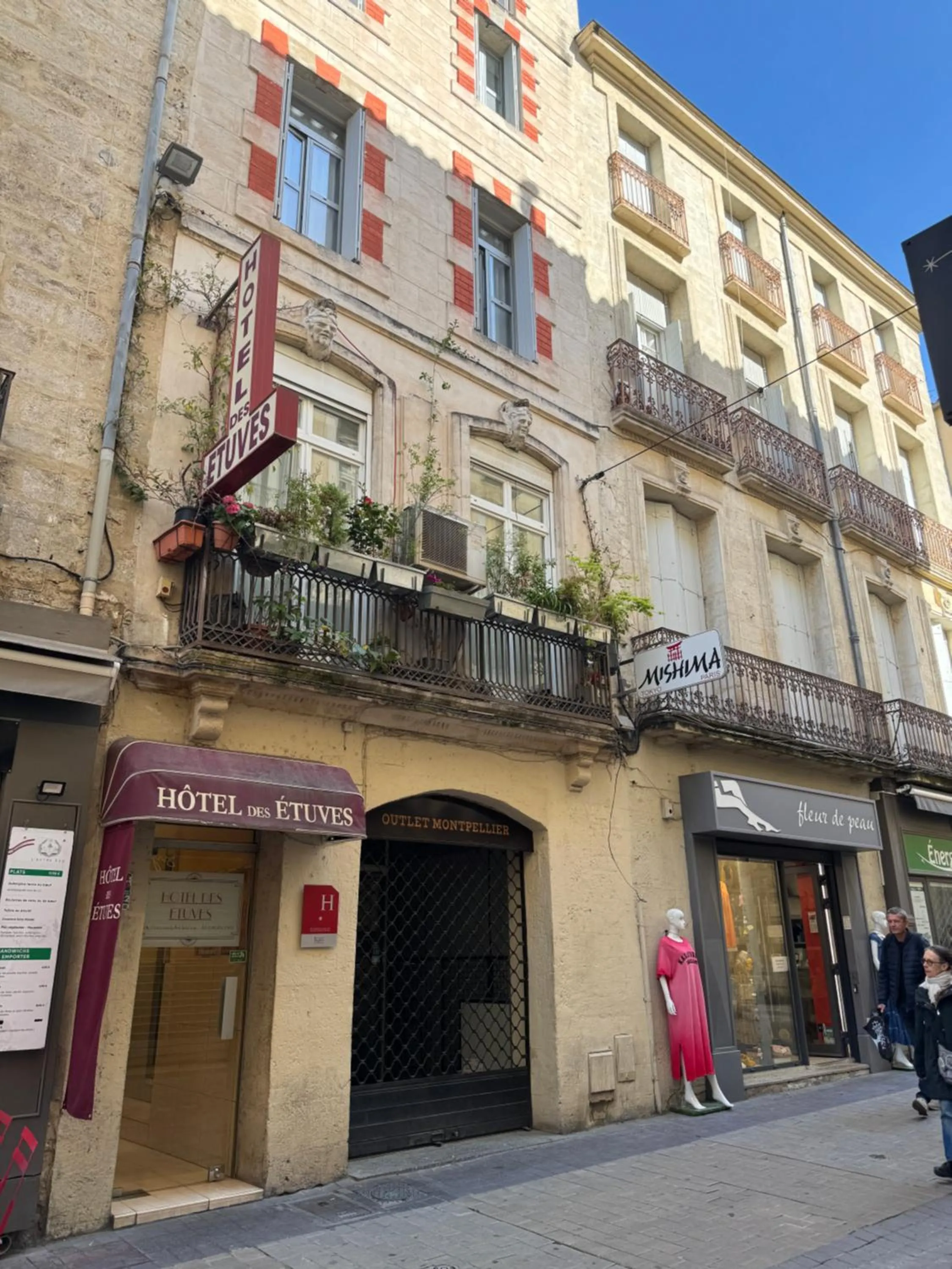 Property building in Hotel des Etuves