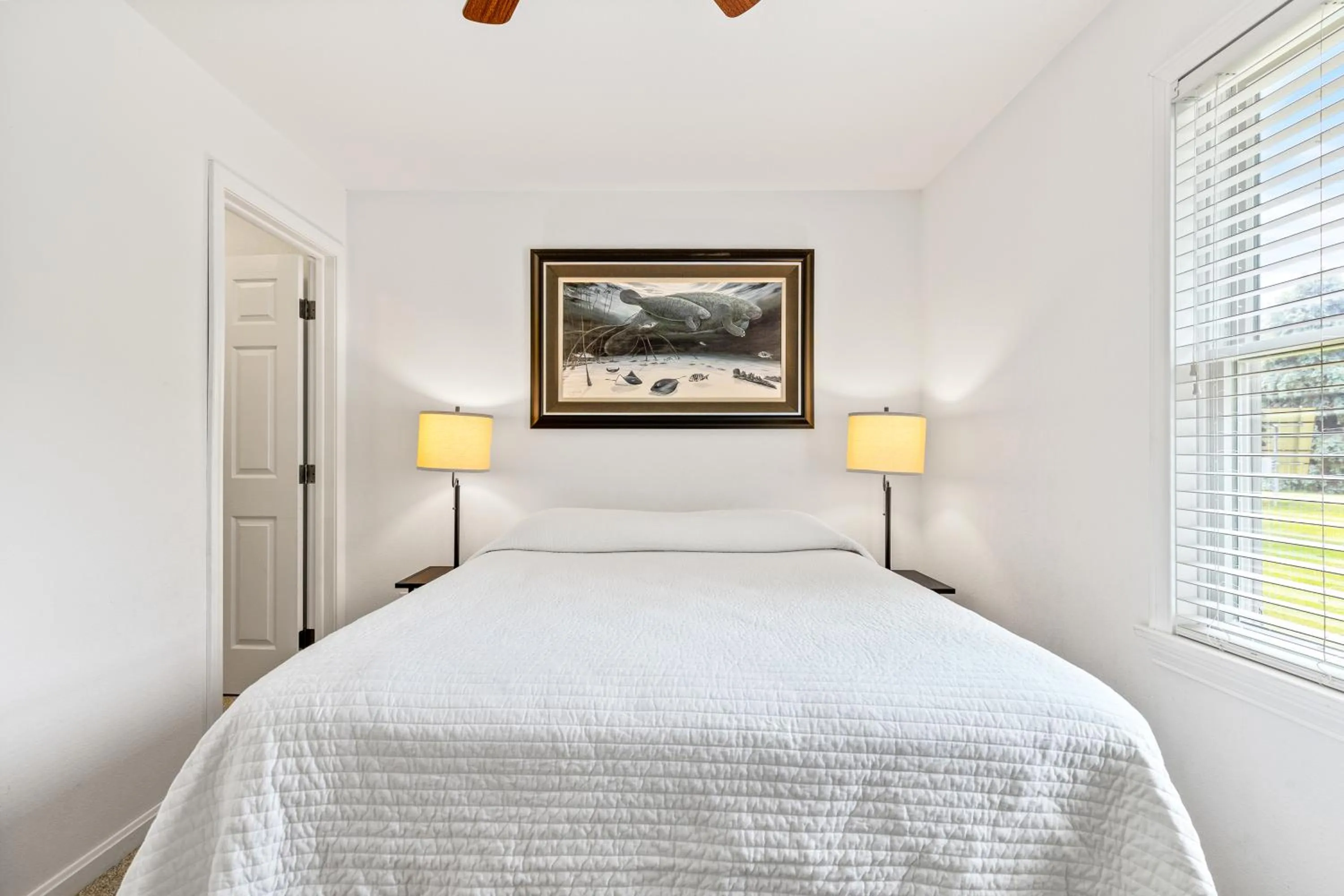 Bed in Lakeview on the Lake