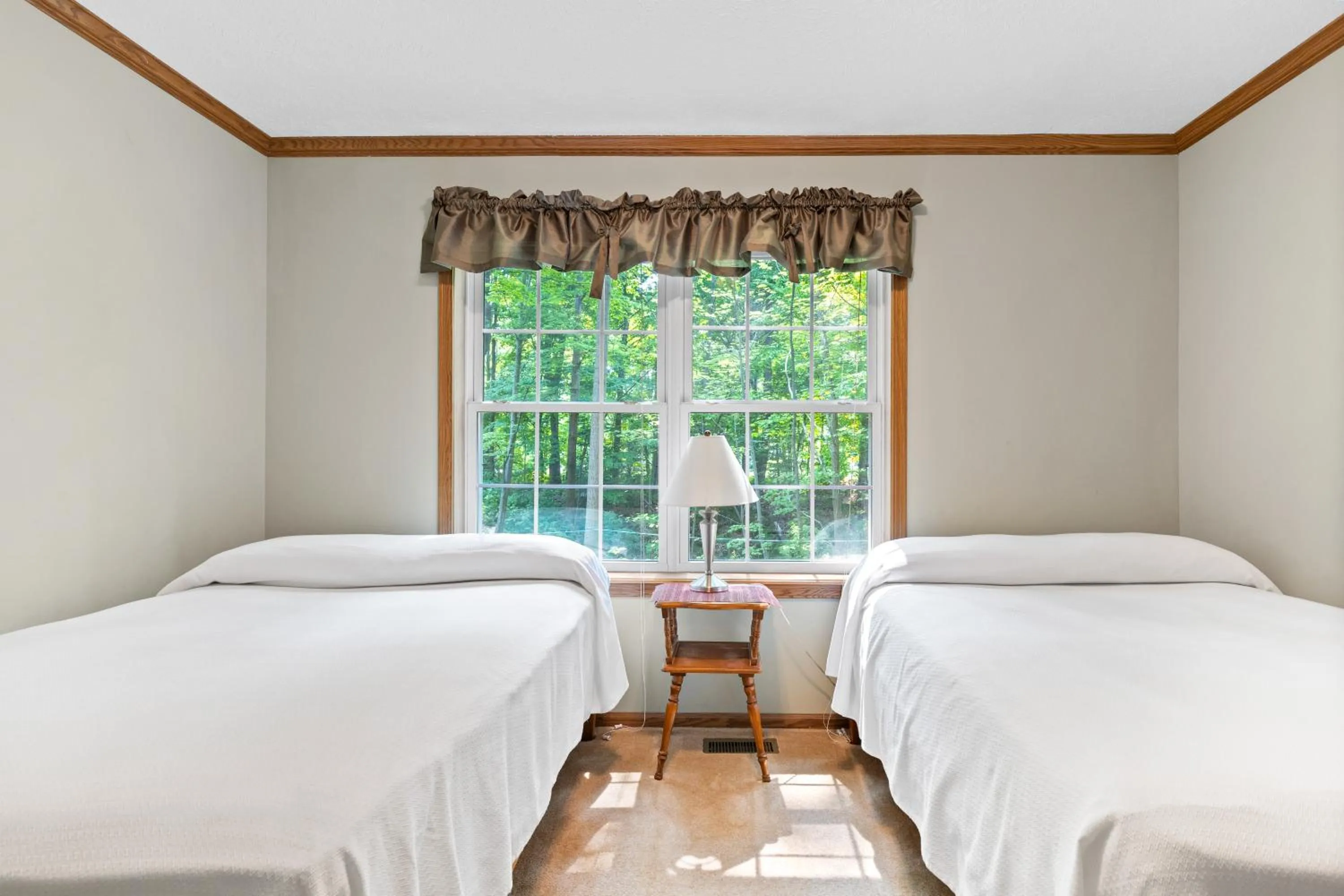 Bed in Lakeview on the Lake