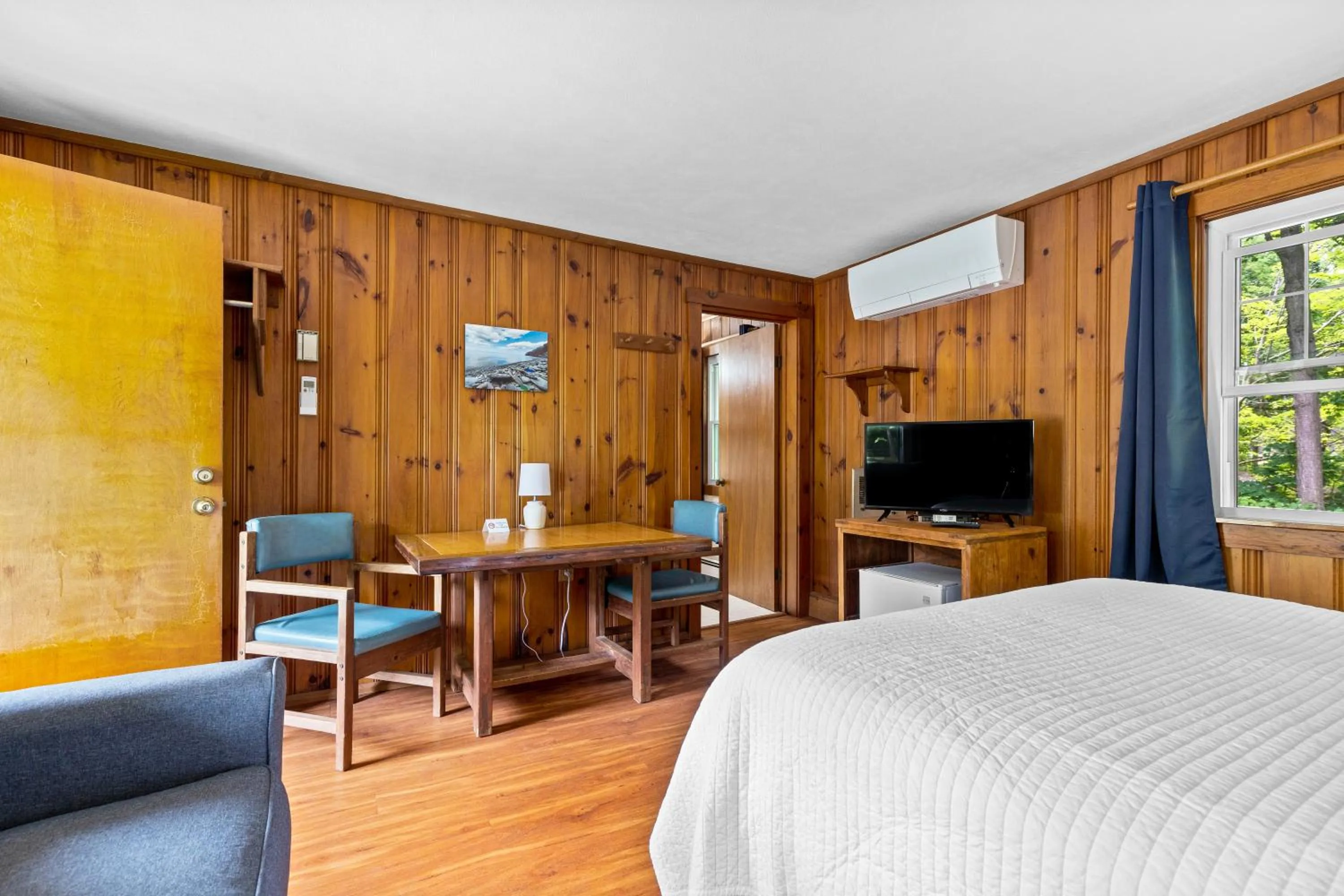 Bed in Lakeview on the Lake