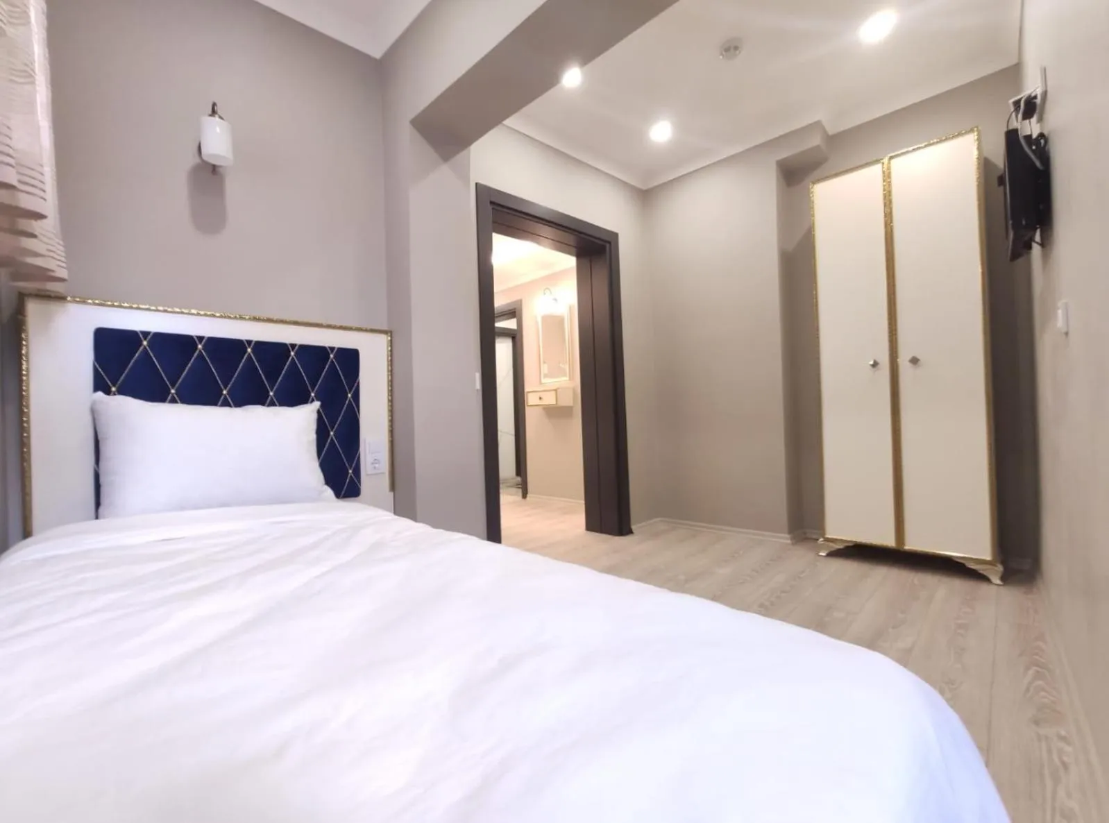 Bed in Family Istanbul Hotel