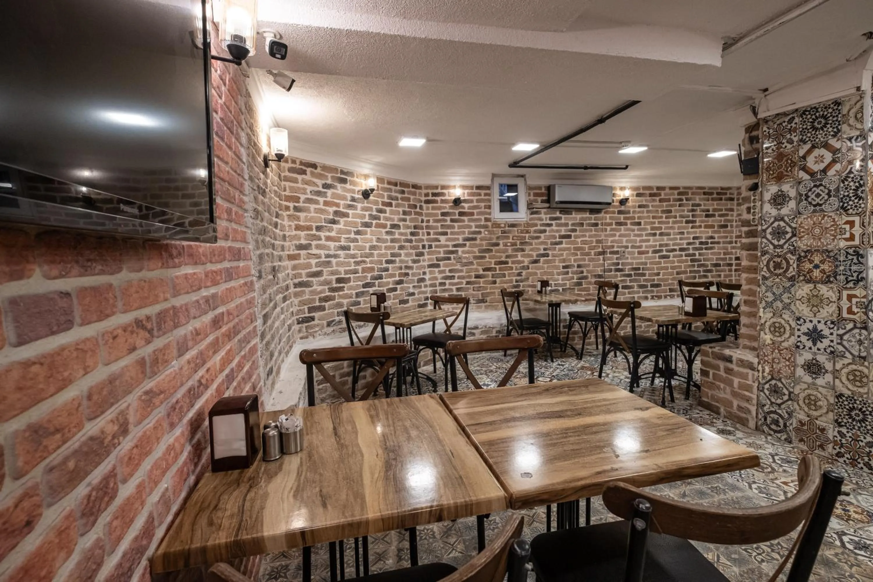 Restaurant/places to eat in Family Istanbul Hotel