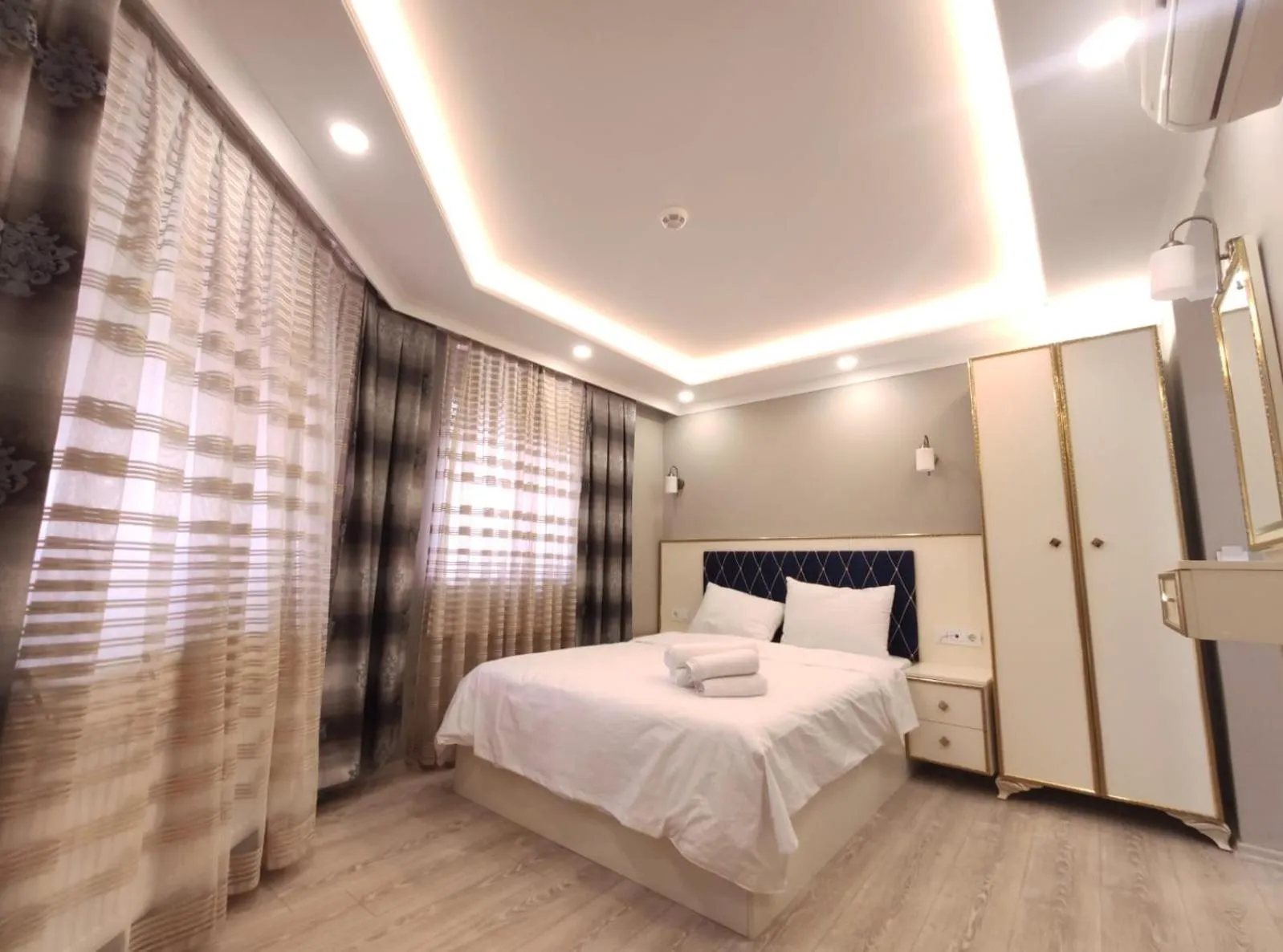 Bed in Family Istanbul Hotel