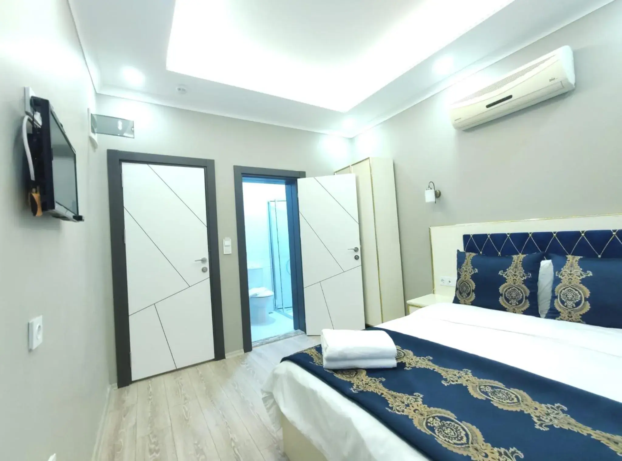Small Double Room in Family Istanbul Hotel Small Double Room in Family Istanbul Hotel