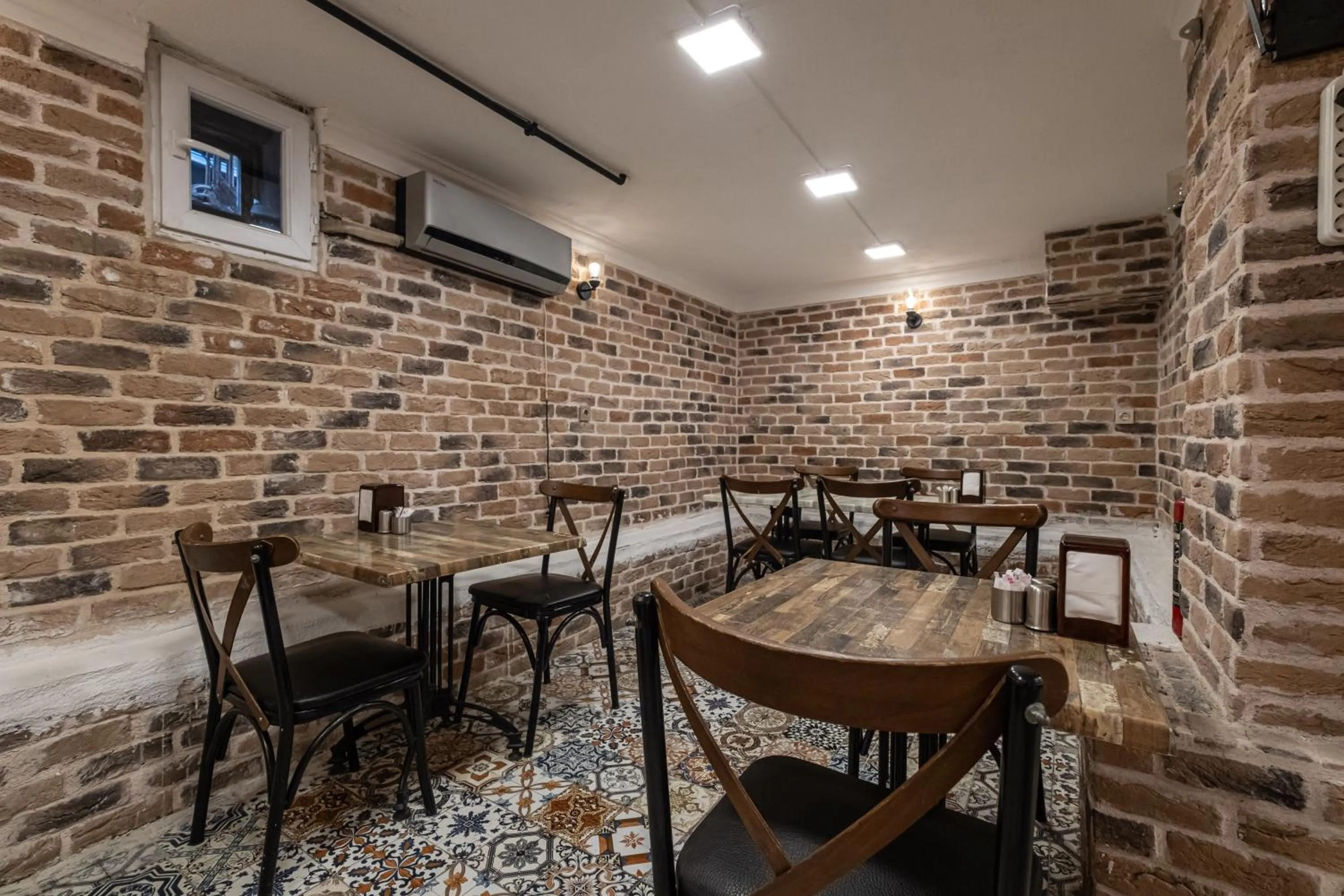 Restaurant/places to eat in Family Istanbul Hotel