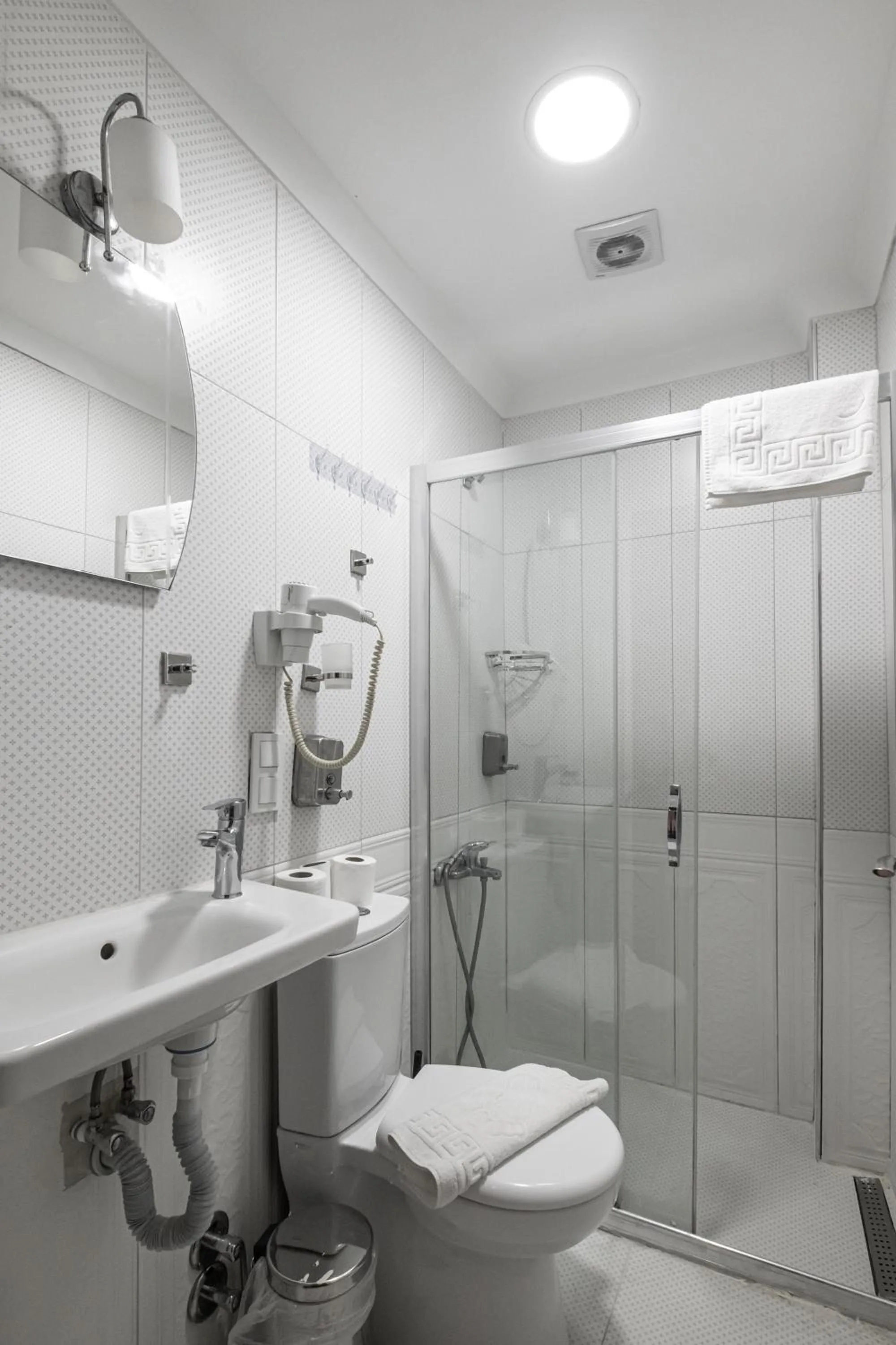 Shower in Family Istanbul Hotel