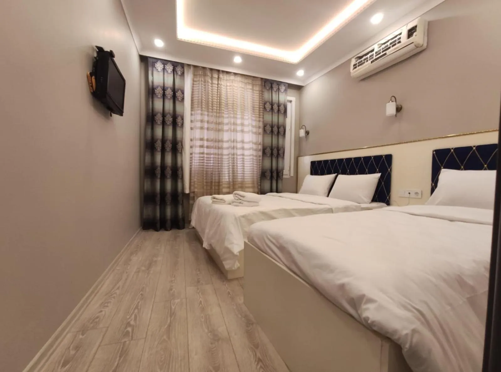 Bed in Family Istanbul Hotel